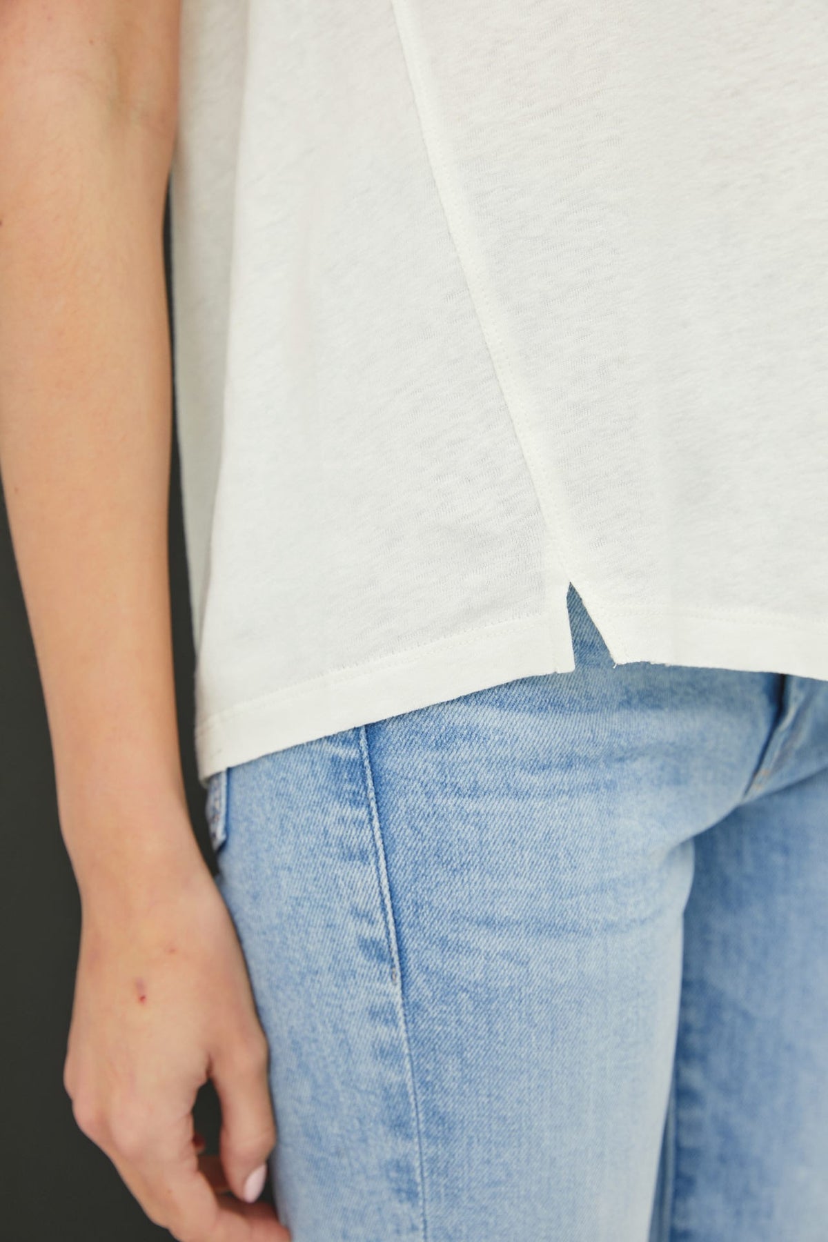 NYLAND Tempest Linen Classic Round Neck Split Hem T-shirt