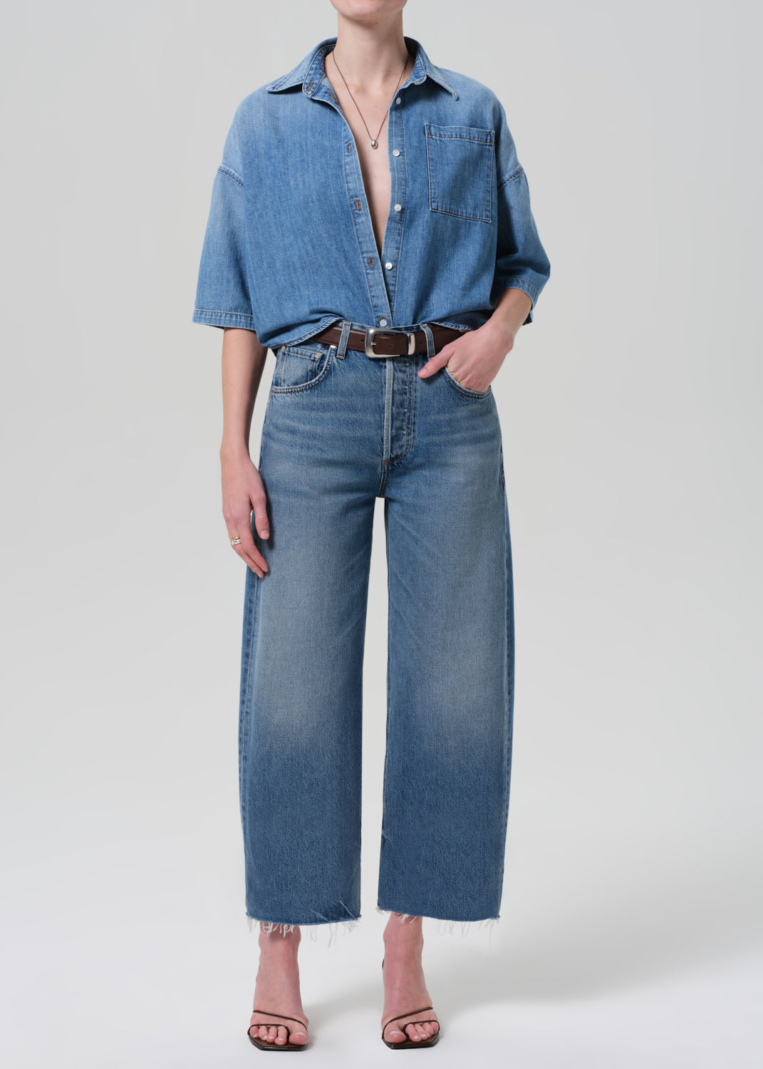 citizens of humanity Aylaクロップドジーンズデニムパンツ Citizens of Humanity Ayla Raw Hem Crop in Telegraph - Adorn
