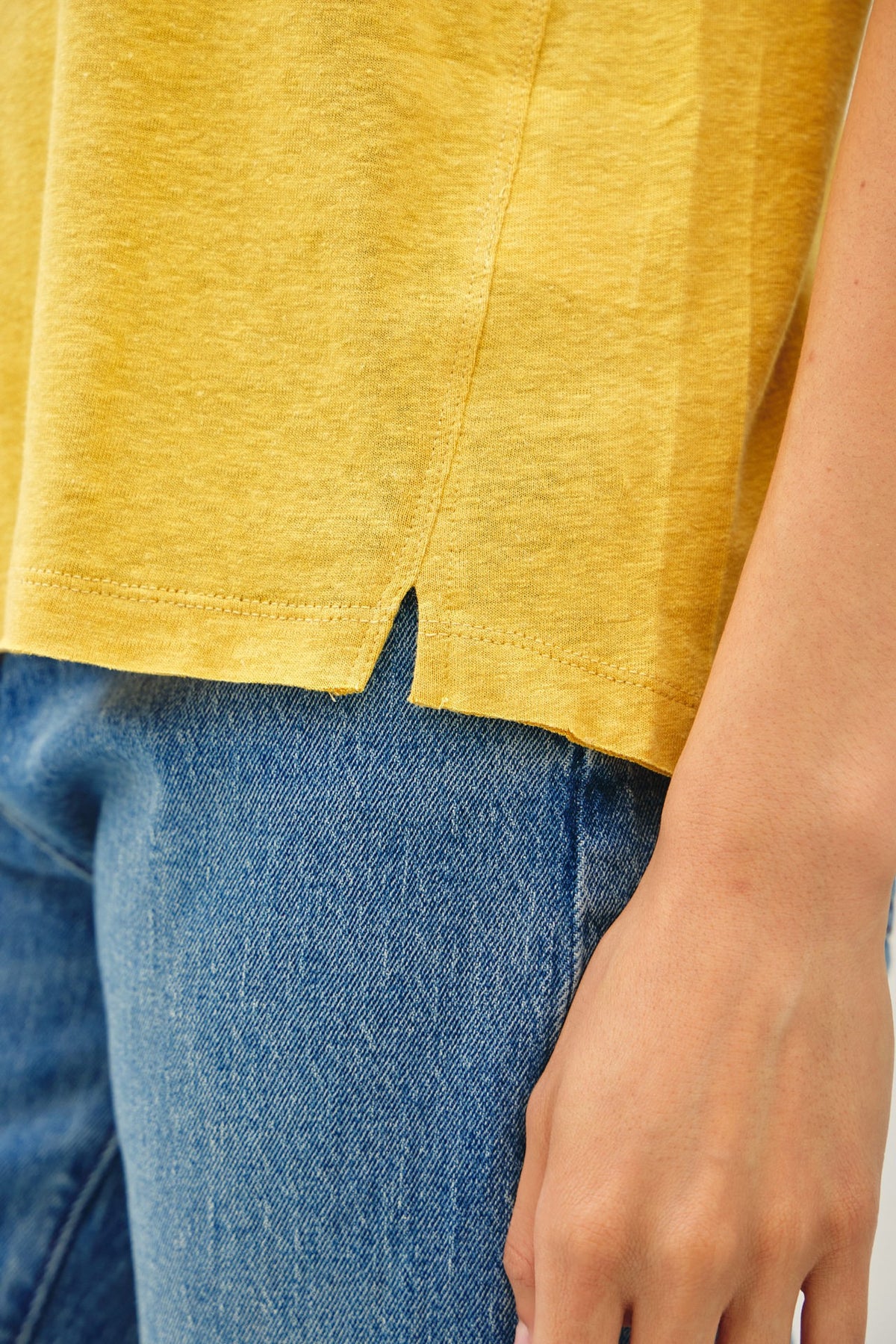 NYLAND Tempest Linen Classic Round Neck Split Hem T-shirt