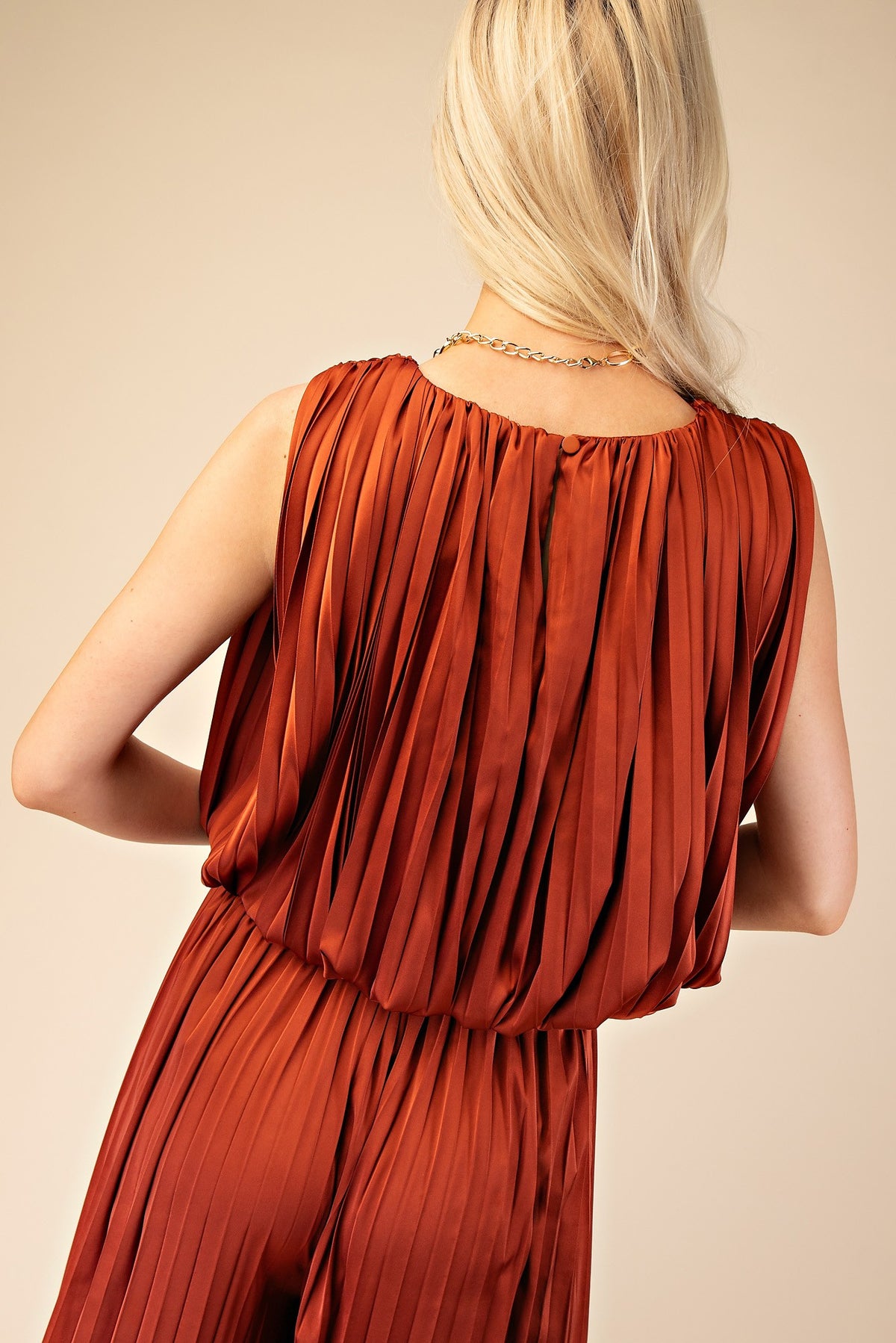 NYLAND Magda Sleeveless Pleated Top