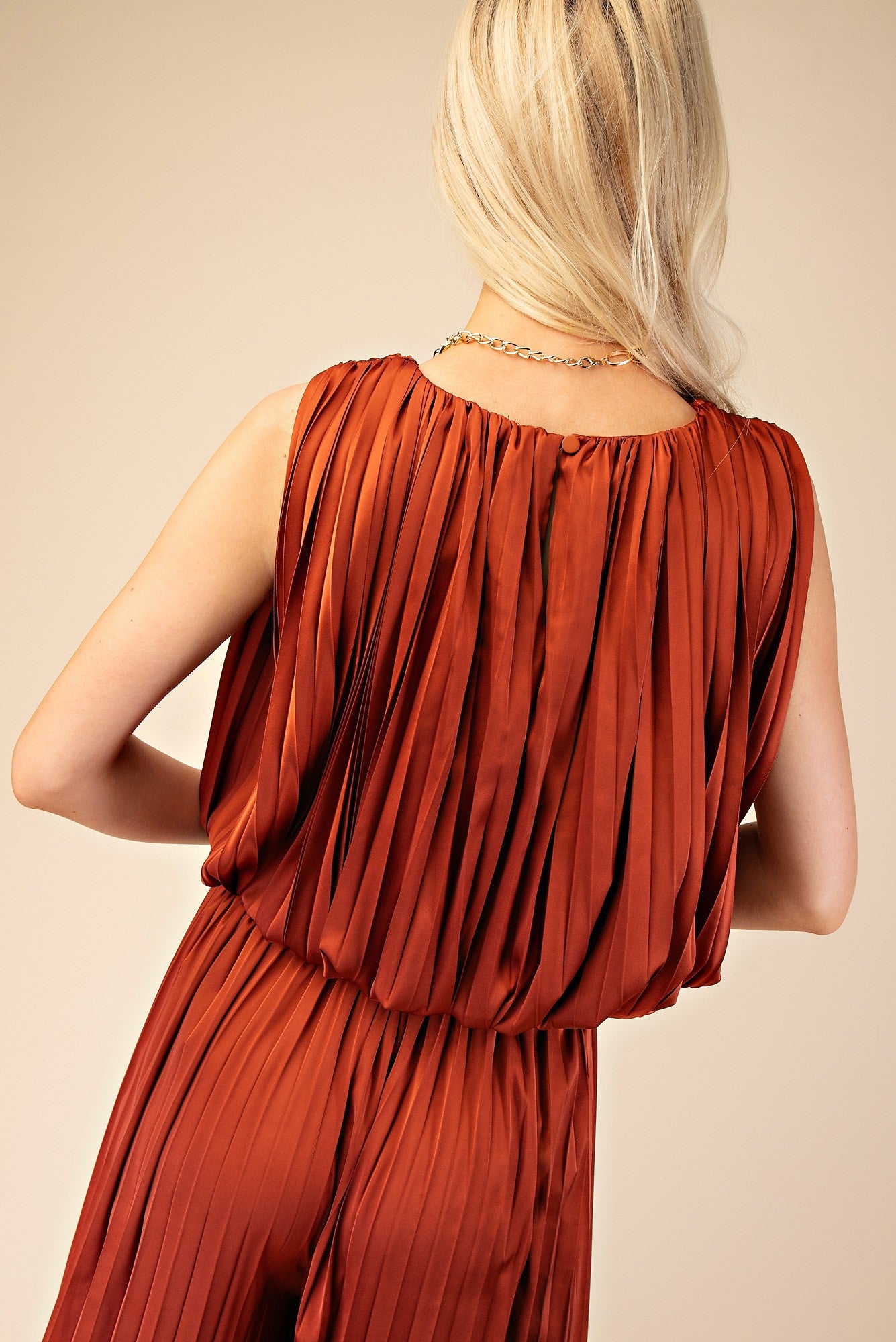 NYLAND Magda Sleeveless Pleated Top Rust