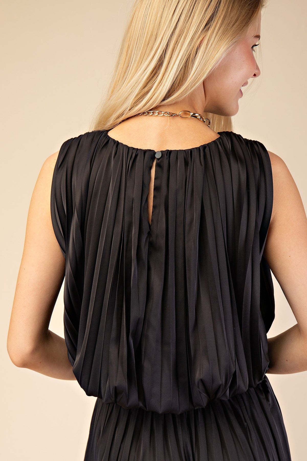 NYLAND Magda Sleeveless Pleated Top