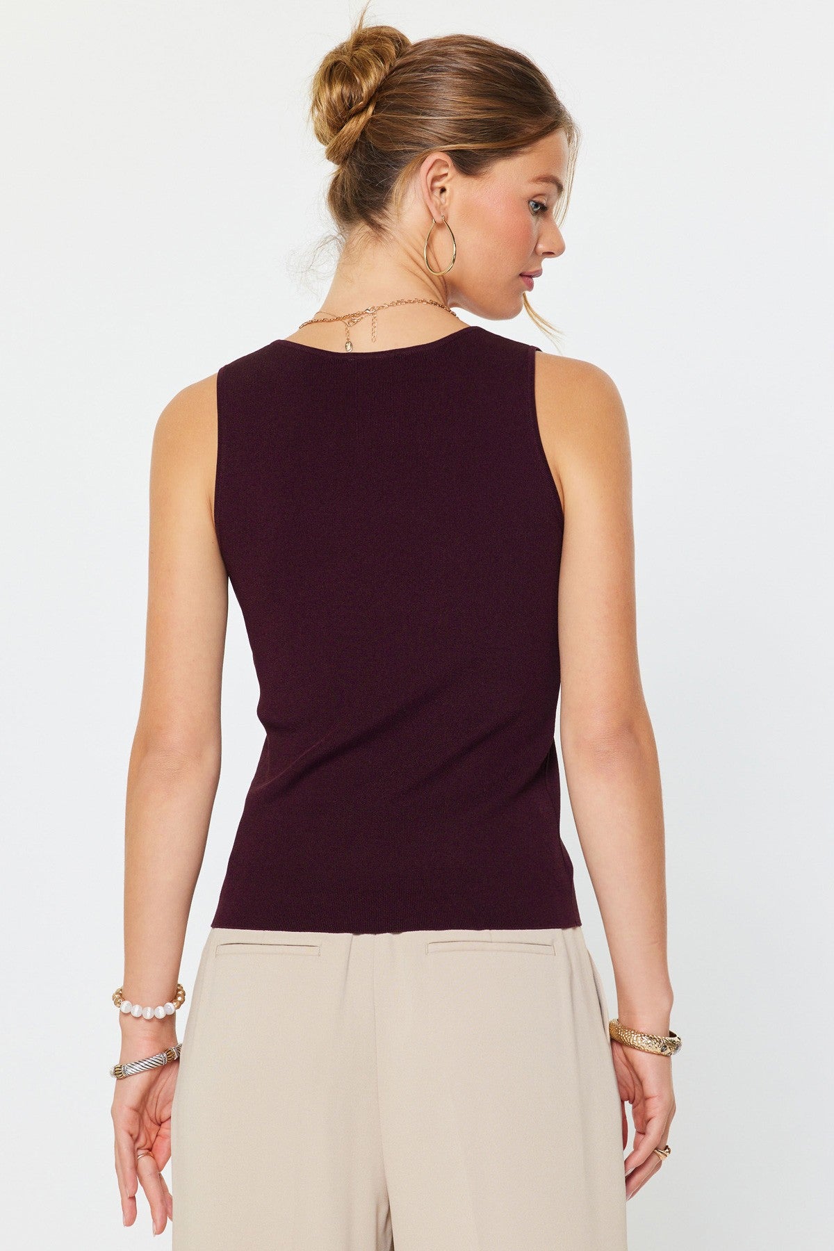NYLAND Lisinda Sleeveless V-neck Sweater Top