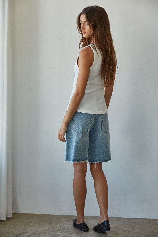 DEON Classic Scoop Neck