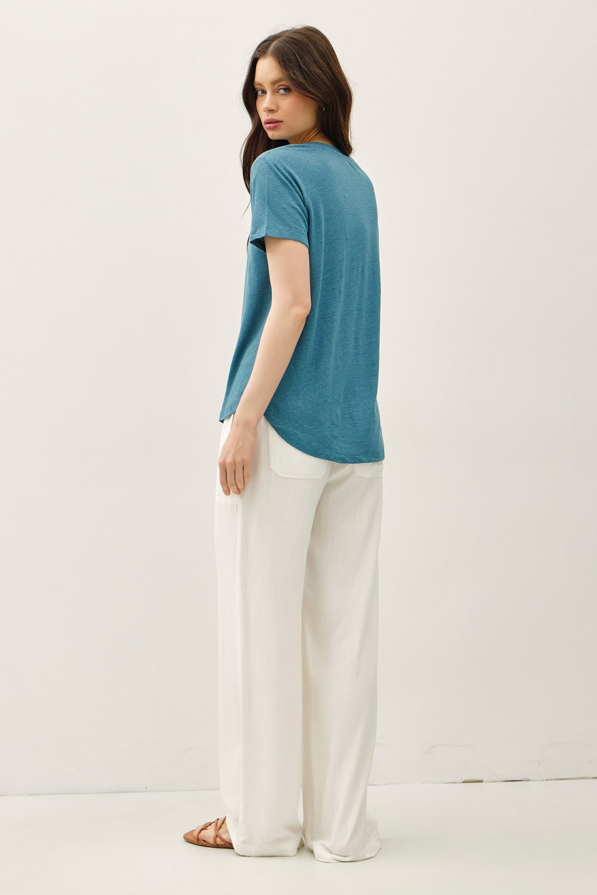 NYLAND Teodora Linen Basic V-neck Short Sleeve Tee