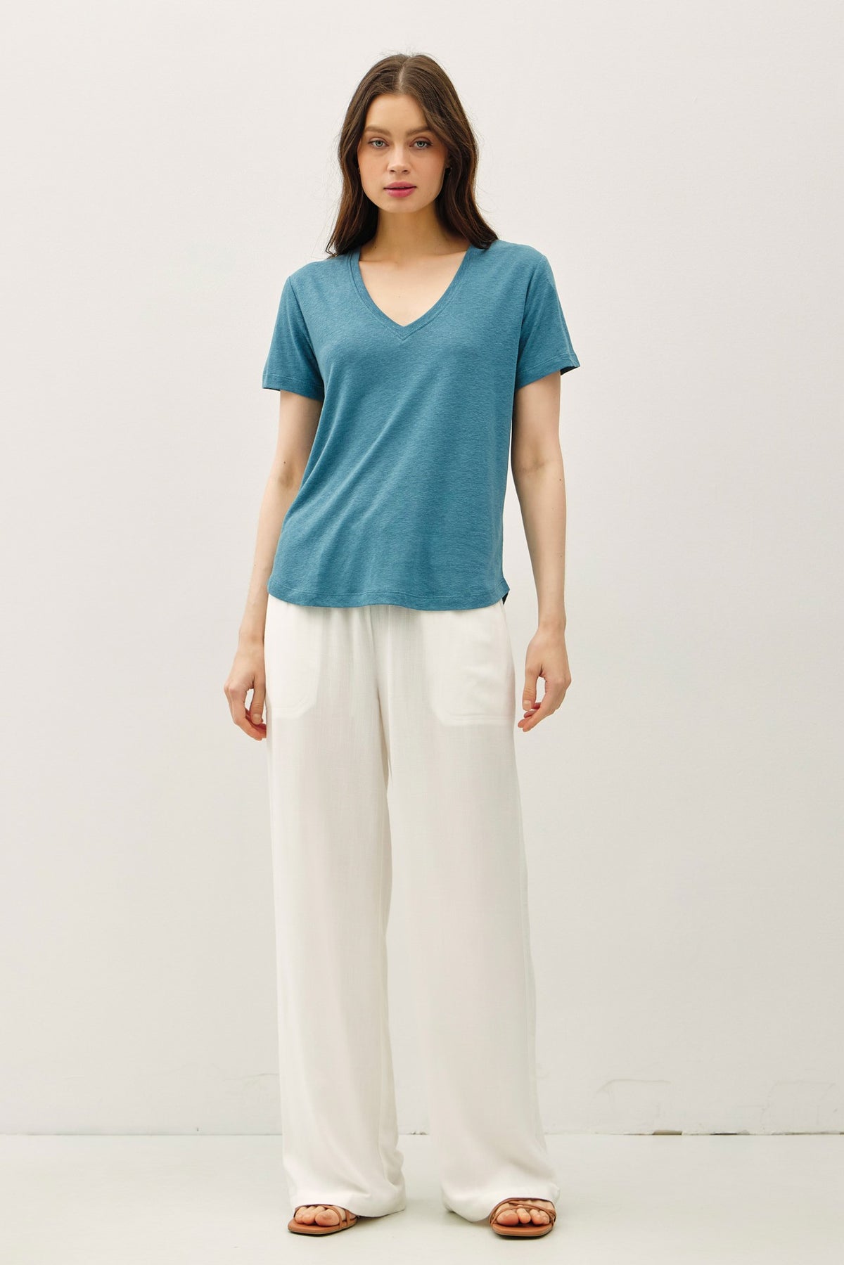 NYLAND Teodora Linen Basic V-neck Short Sleeve Tee
