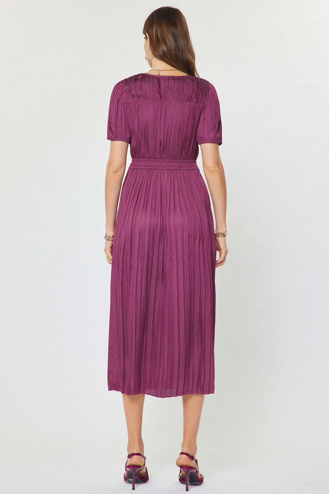NYLAND Paityn Pleated V-neck Short Sleeve Midi Dress