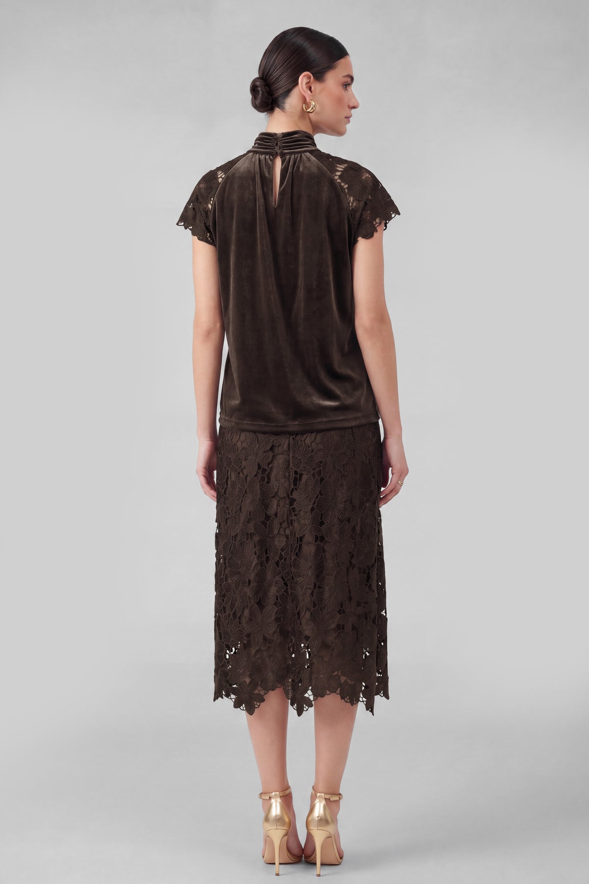 NYLAND Kaelie Velvet Lace Short Sleeve Top