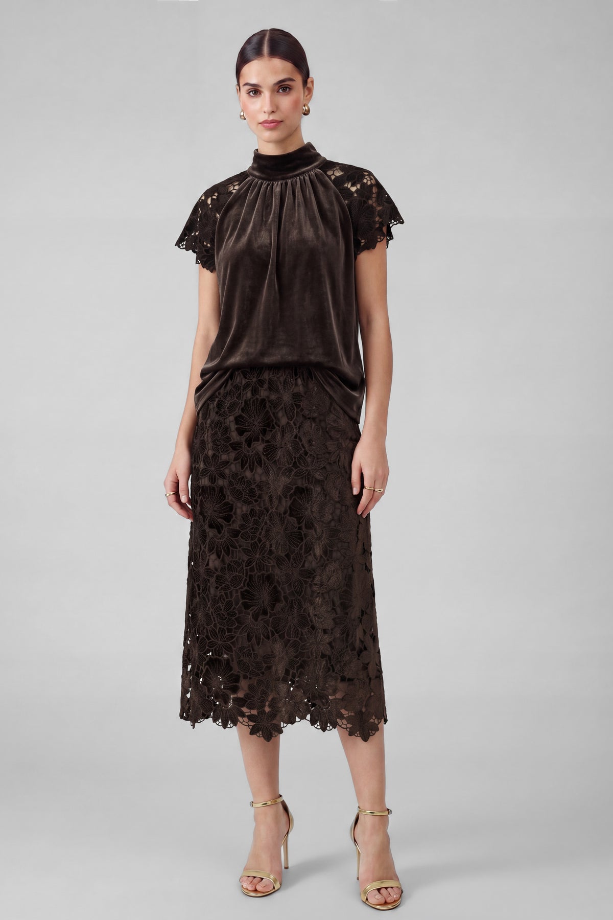NYLAND Kaelie Velvet Lace Short Sleeve Top