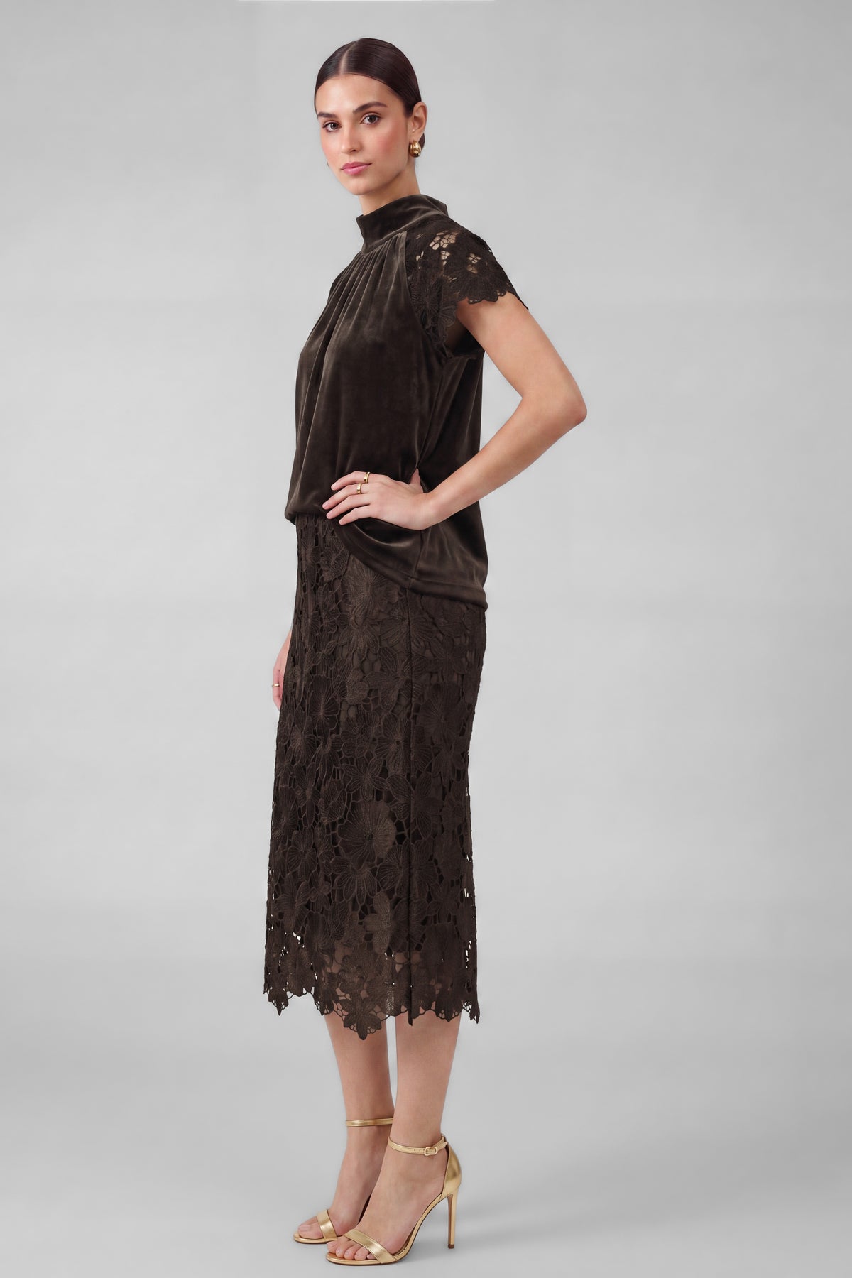 NYLAND Kaelie Velvet Lace Short Sleeve Top
