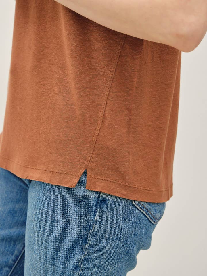 NYLAND Tempest Linen Classic Round Neck Split Hem T-shirt