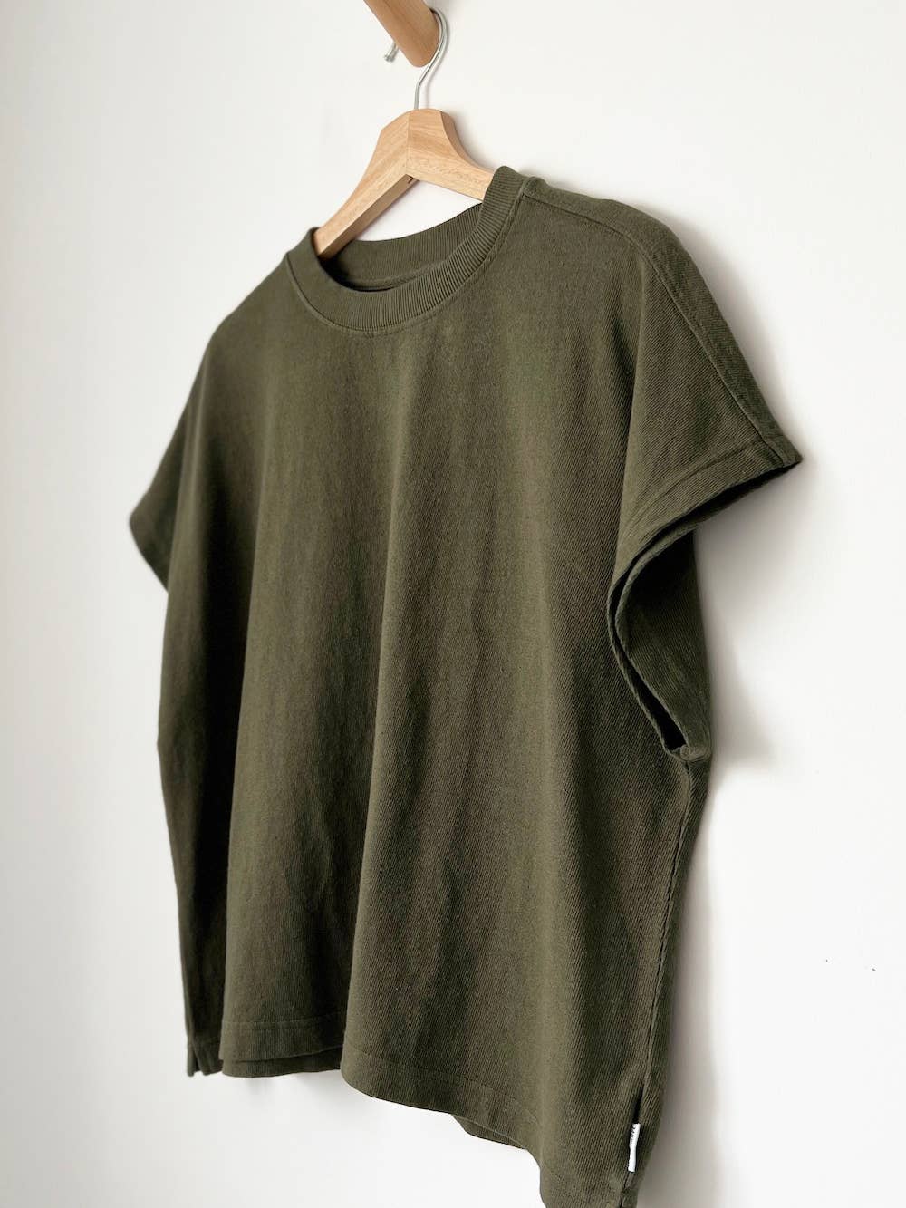 Le Bon Shoppe Jeanne Tee in Olive