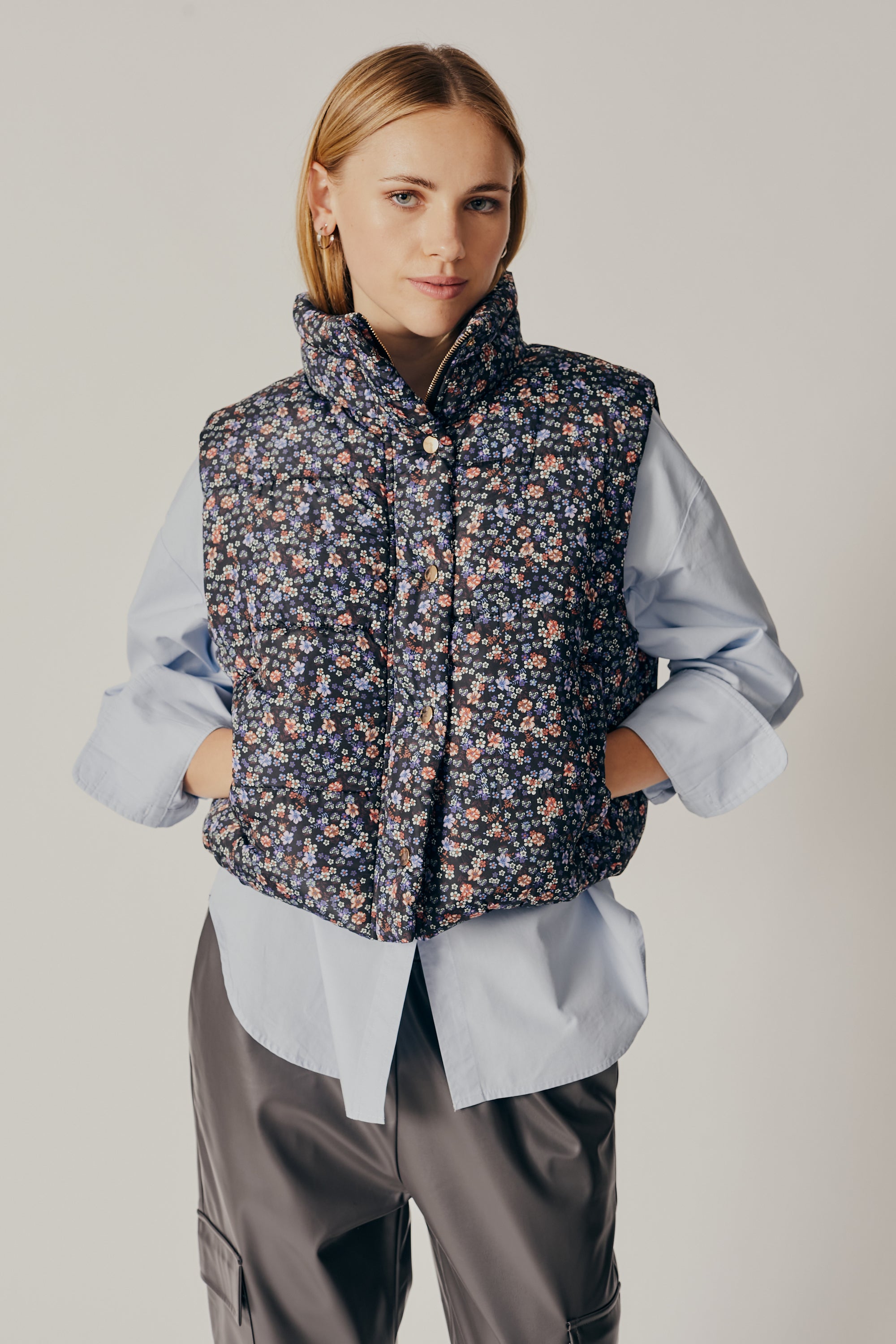 DELUC Styx Printed Puffer Gilet in Floral Print