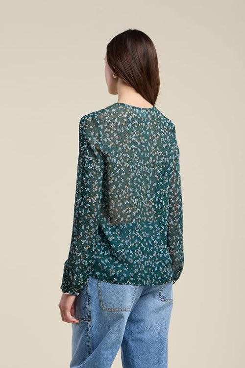 Velvet by Graham &amp; Spencer Aisha Top in Bluegrass