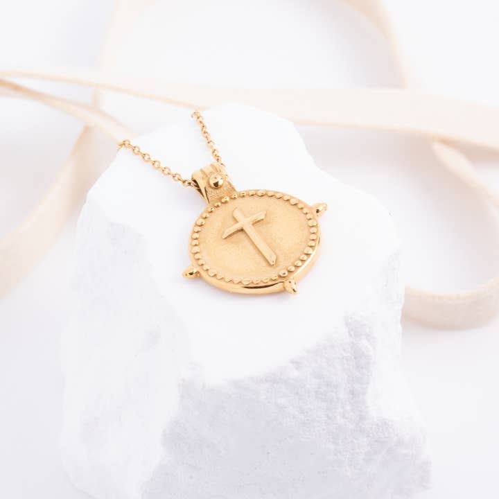 Splendid Iris Vintage Vibe Cross Pendant