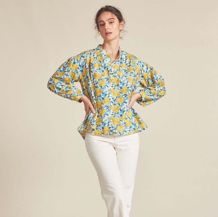 Birds of Paradis by Trovata Lilly Shirt in Sunfade Garland