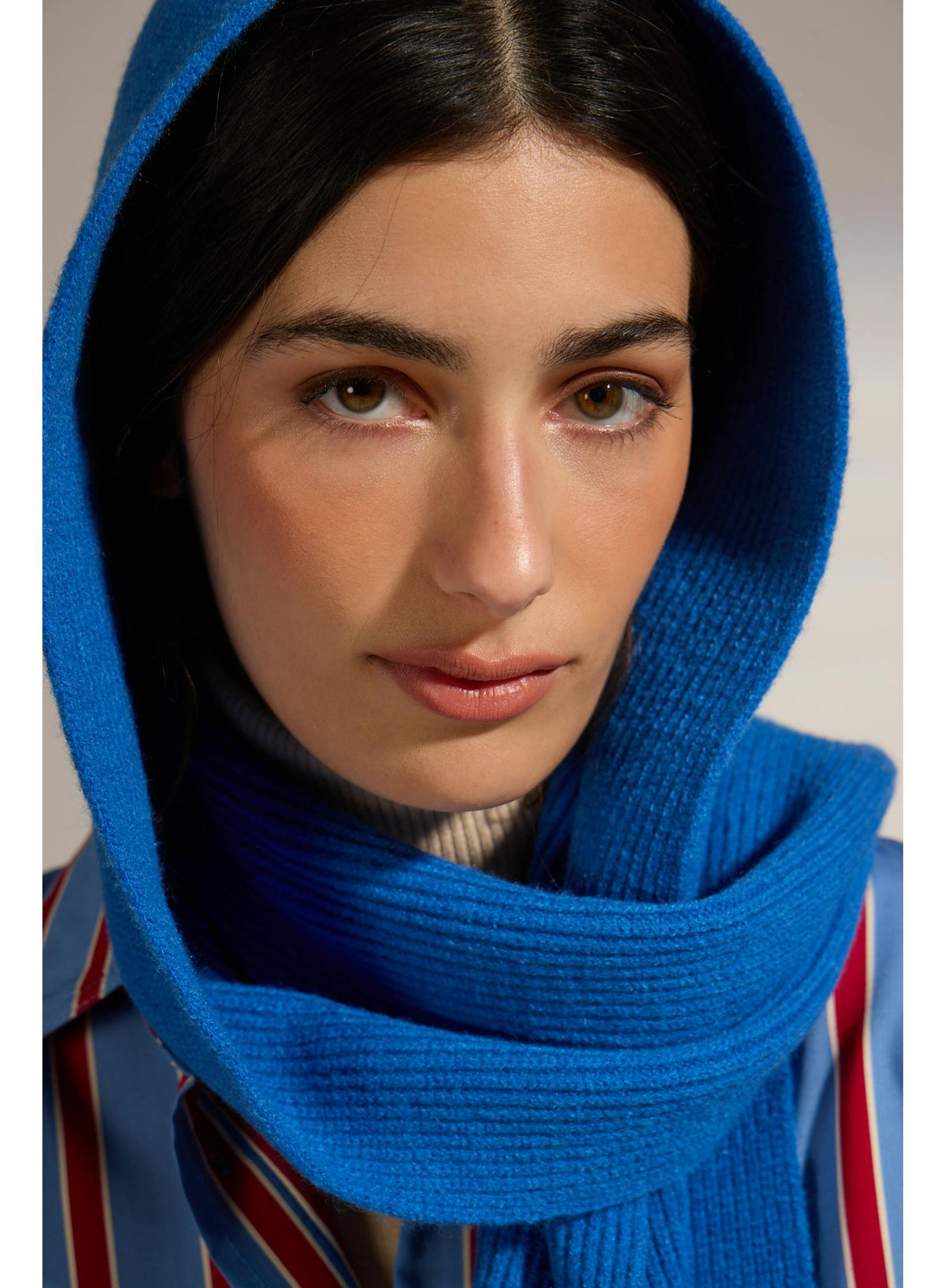 DELUC Gentle Hooded Scarf