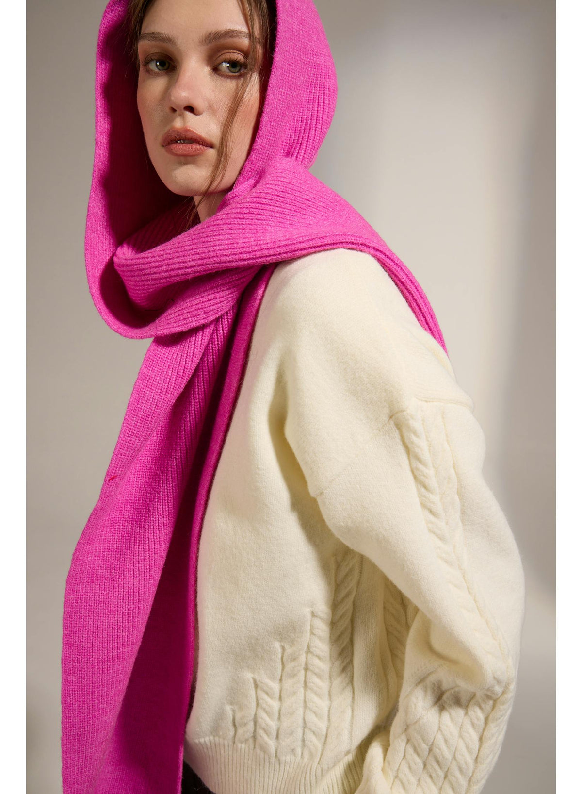 DELUC Gentle Hooded Scarf