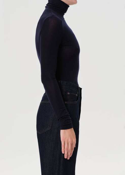 AGOLDE Pascale Turtleneck in Navy