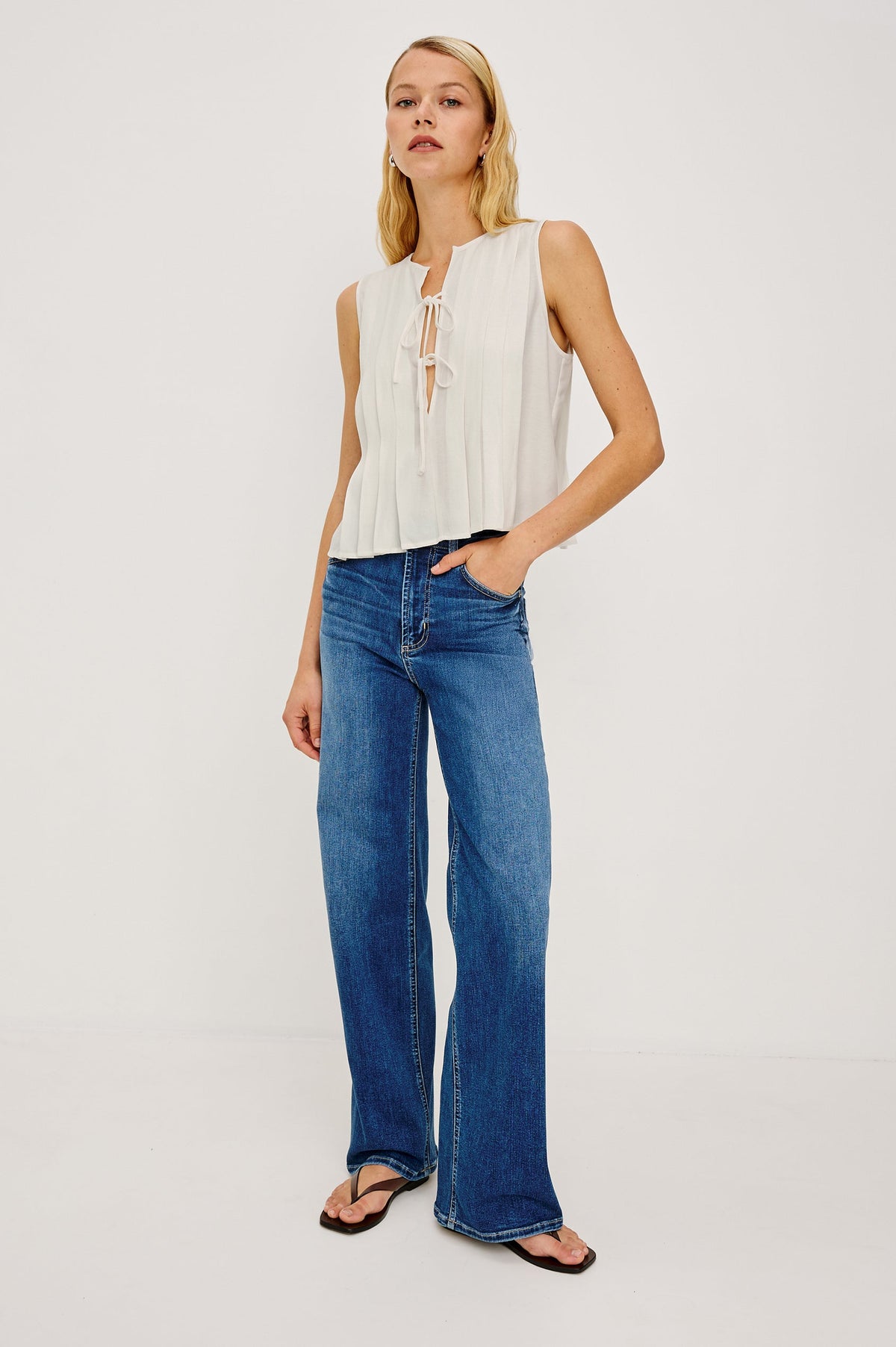 Rails Aja Top