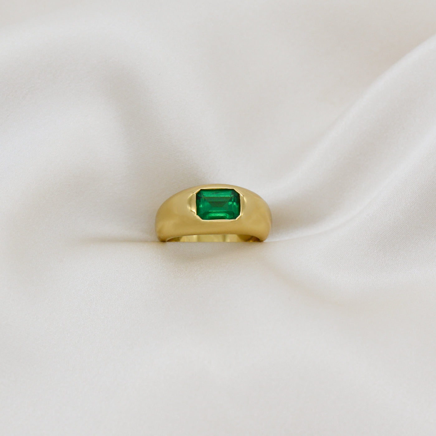 AU79 Vienna Ring w/ Emerald CZ