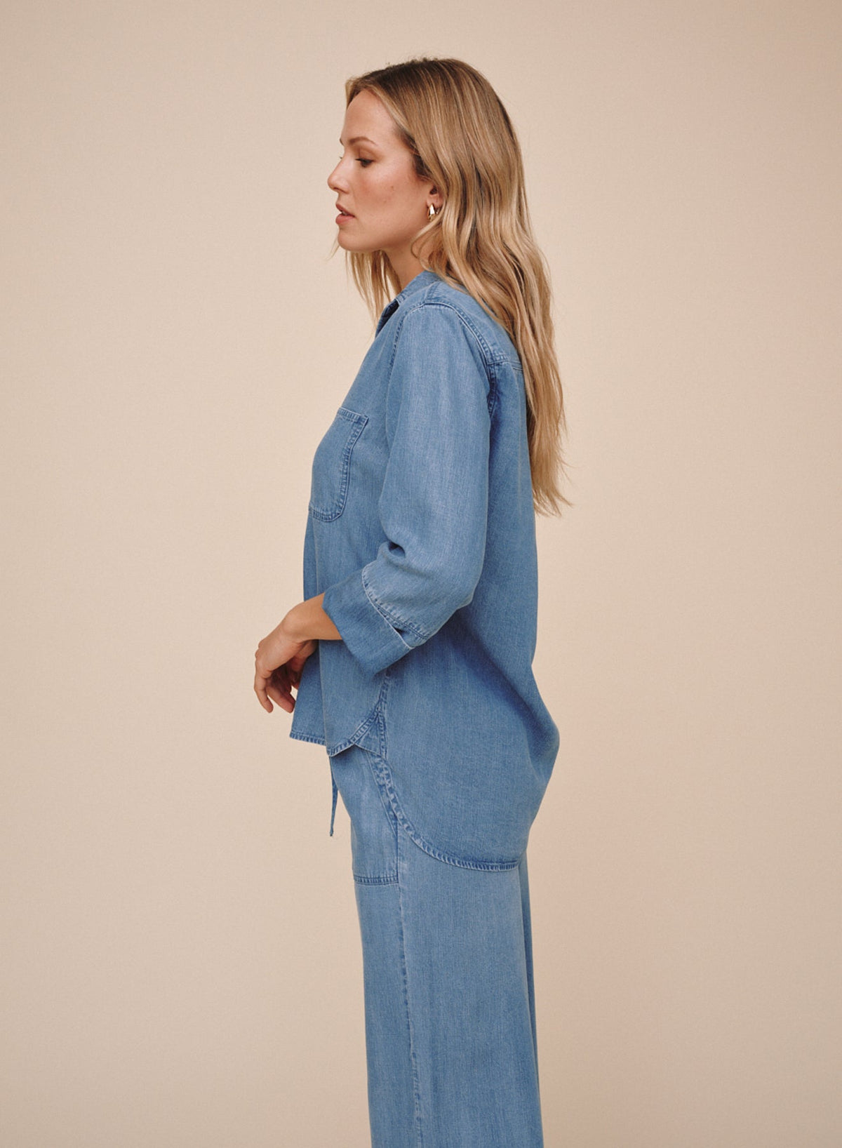 Bella Dahl Shirt Tail Button Down in Indigo Harbor Wash