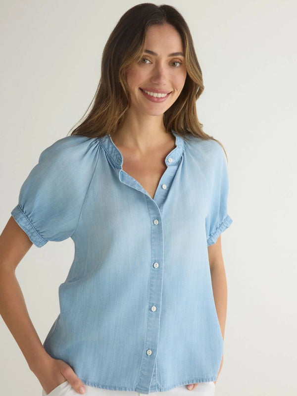 Bella Dahl Short Sleeve Raglan Shirt in Light Riviera Wash