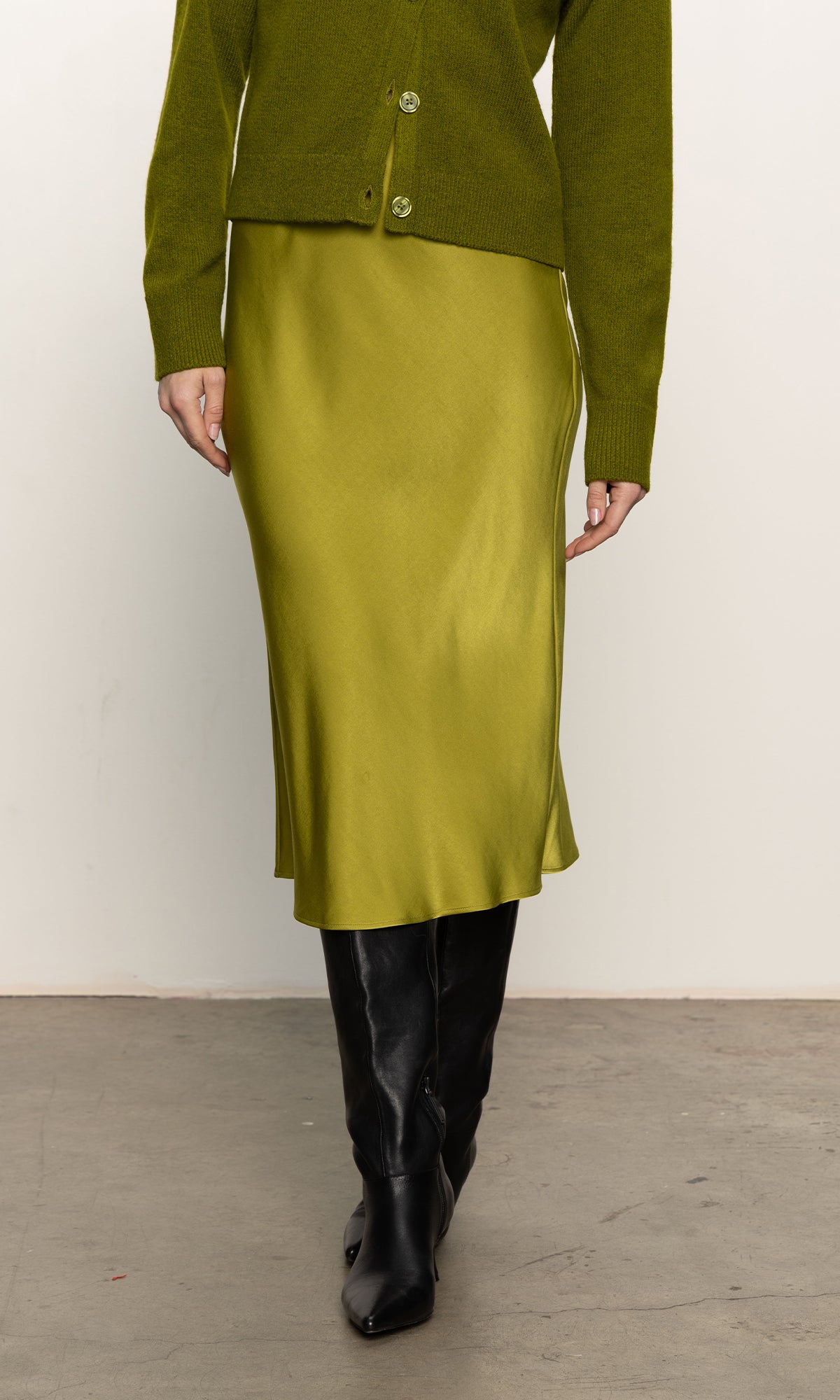 Sanctuary Everyday Midi Skirt in Martini Olive