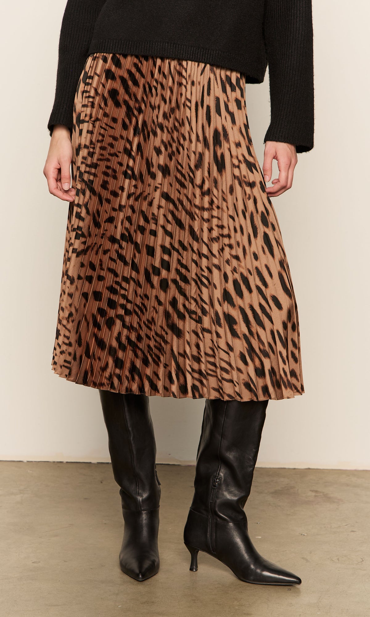 Sanctuary Nostalgia Pleated Midi Skirt in Mocha Leo