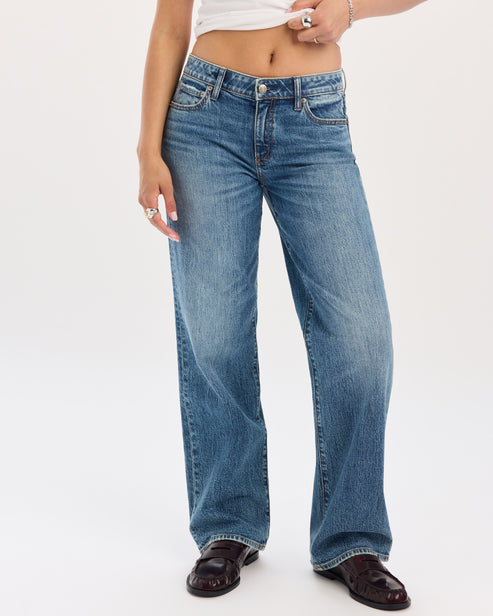 Daze Denim Keeper Low Rise Straight in Heartbeat