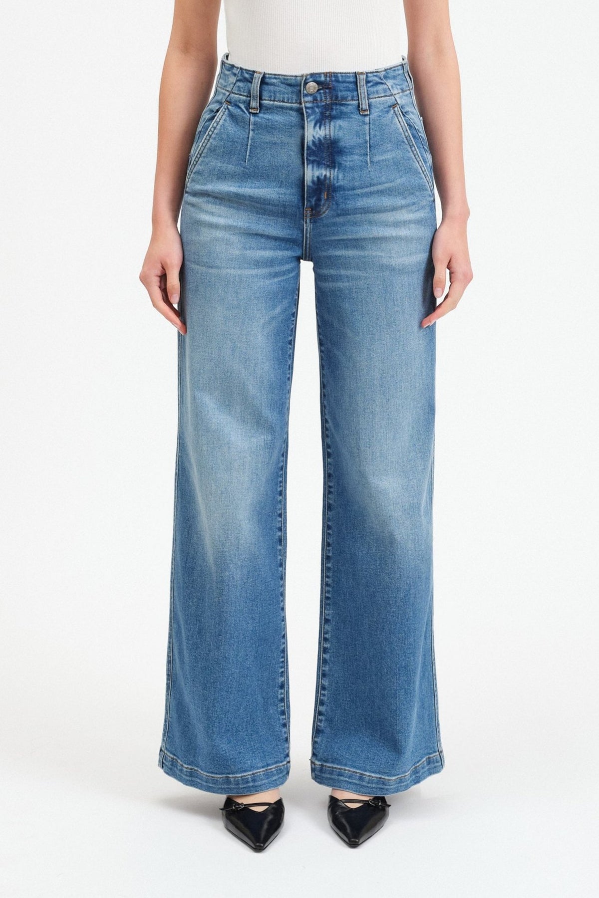 Daze Denim Far Out High Rise Wide Leg in Pure
