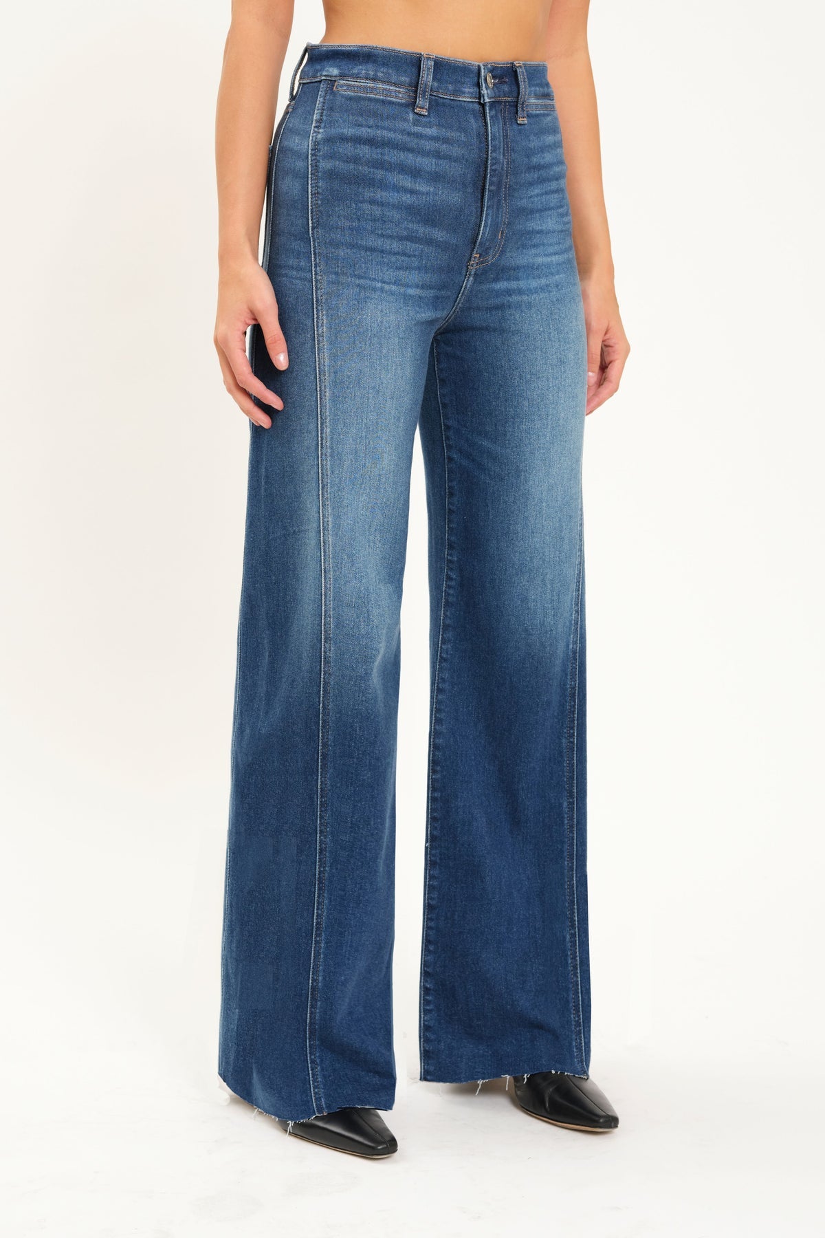 Daze Denim Far Out High Rise Wide Leg in Waterfall