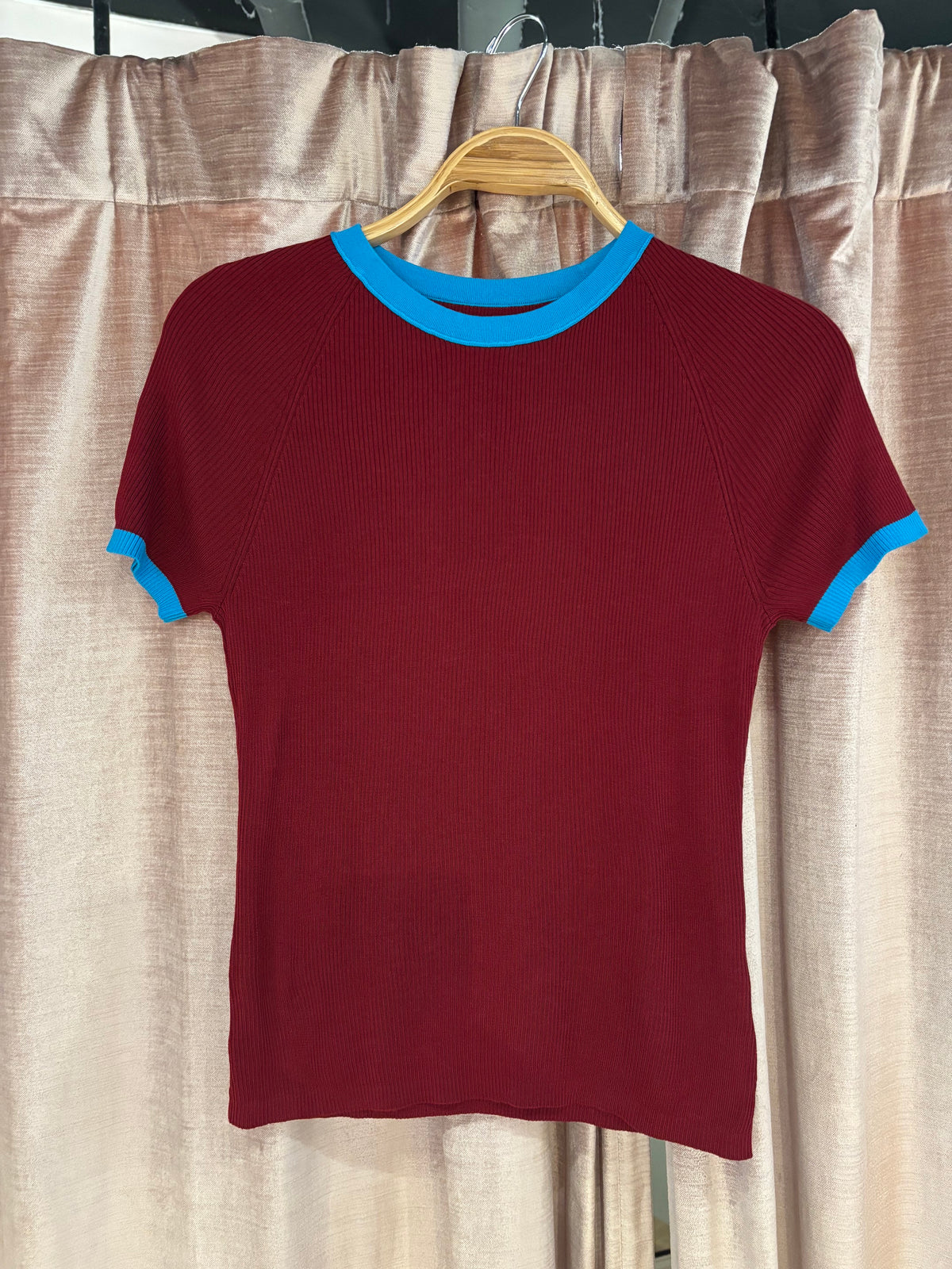 DEON Color Block Neck Tee