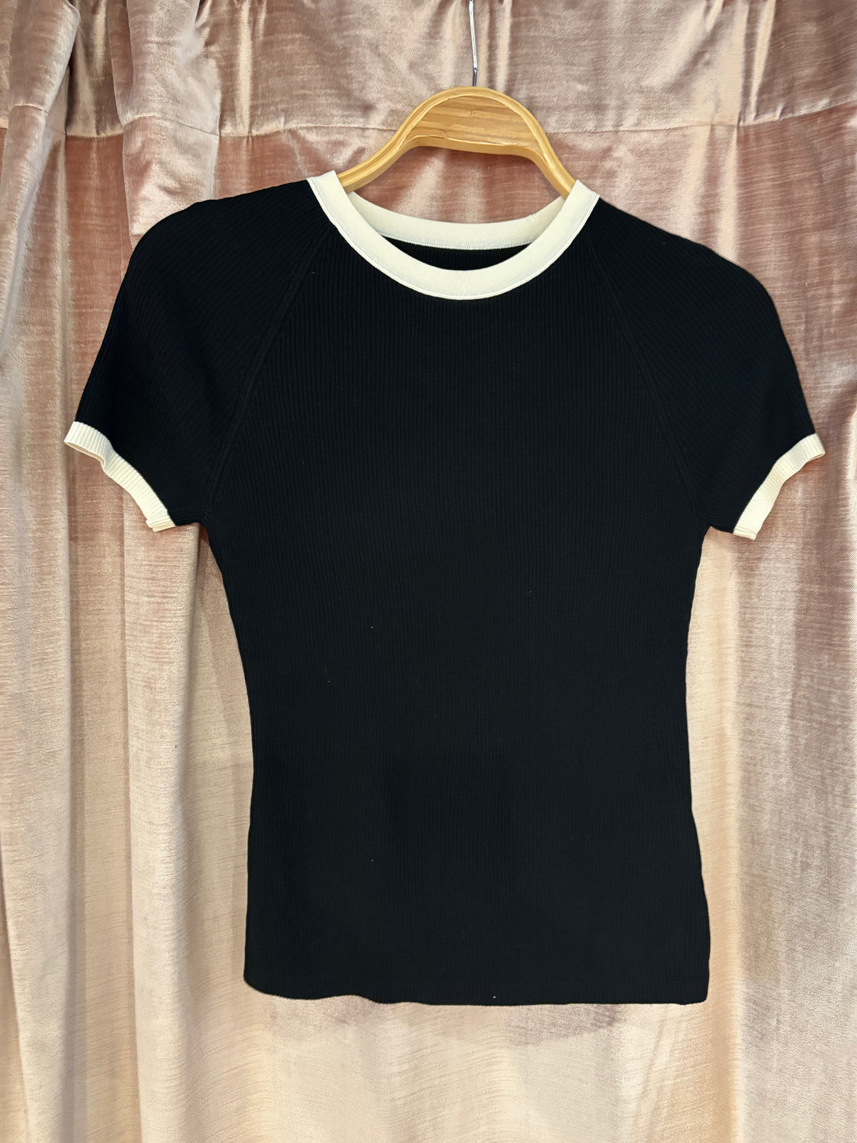 DEON Color Block Neck Tee