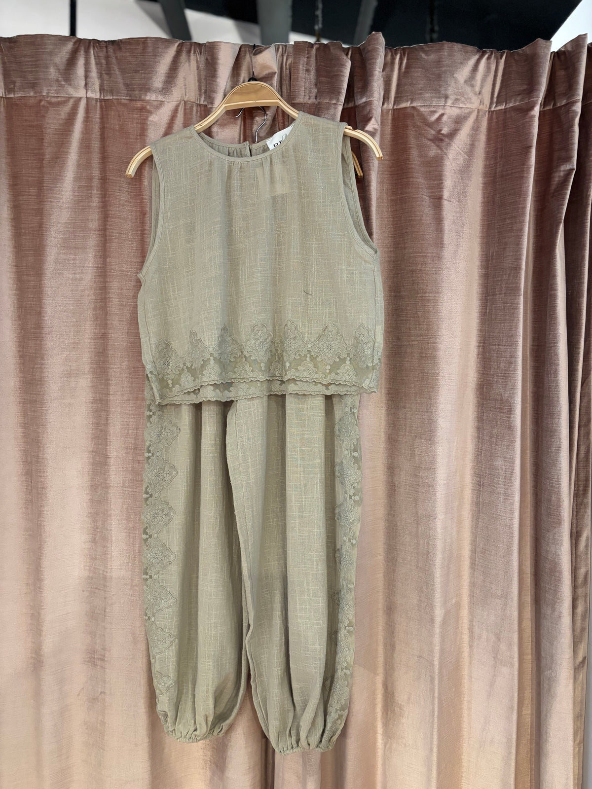 DEON Linen Lace Hem Set