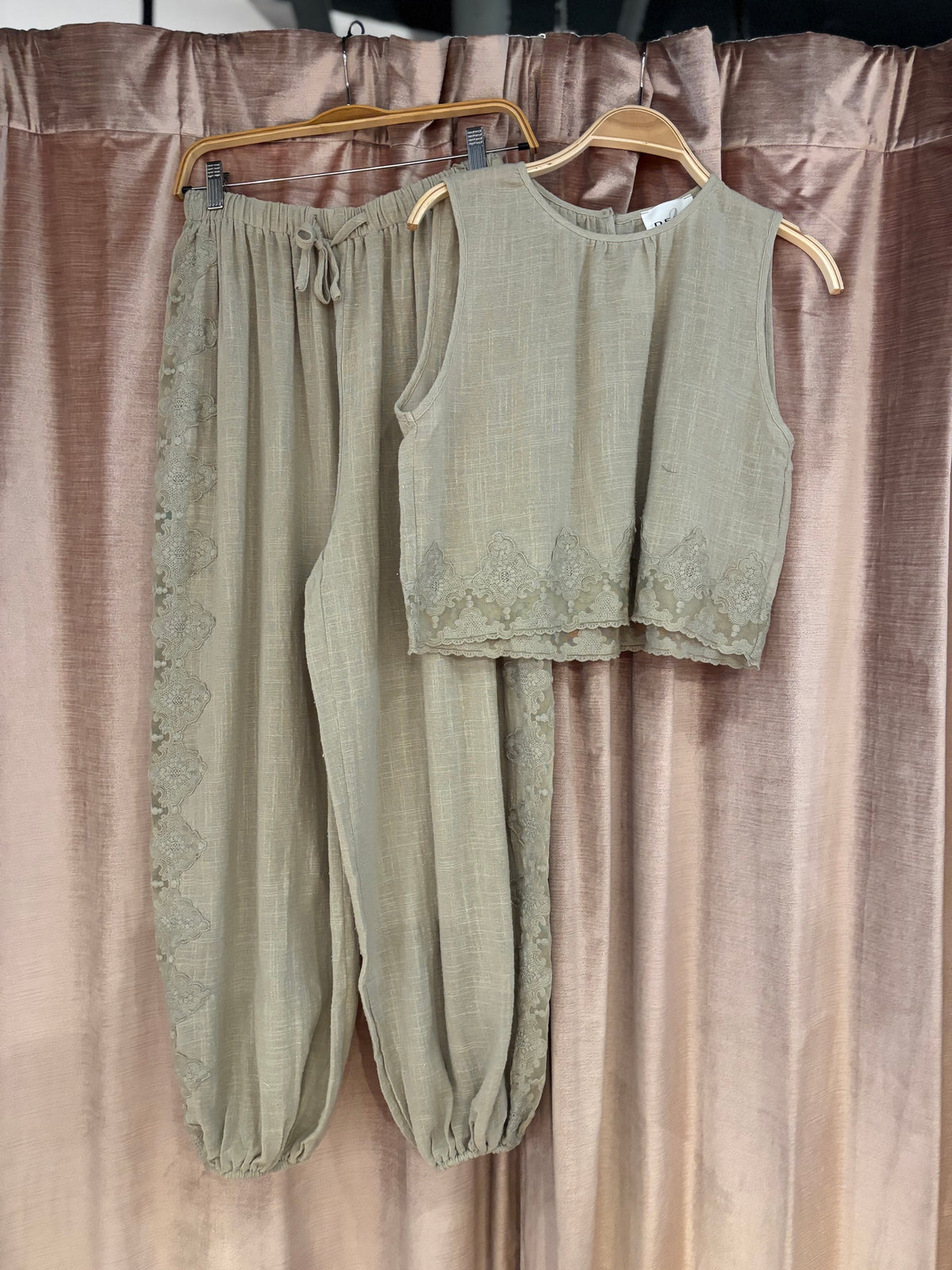 DEON Linen Lace Hem Set