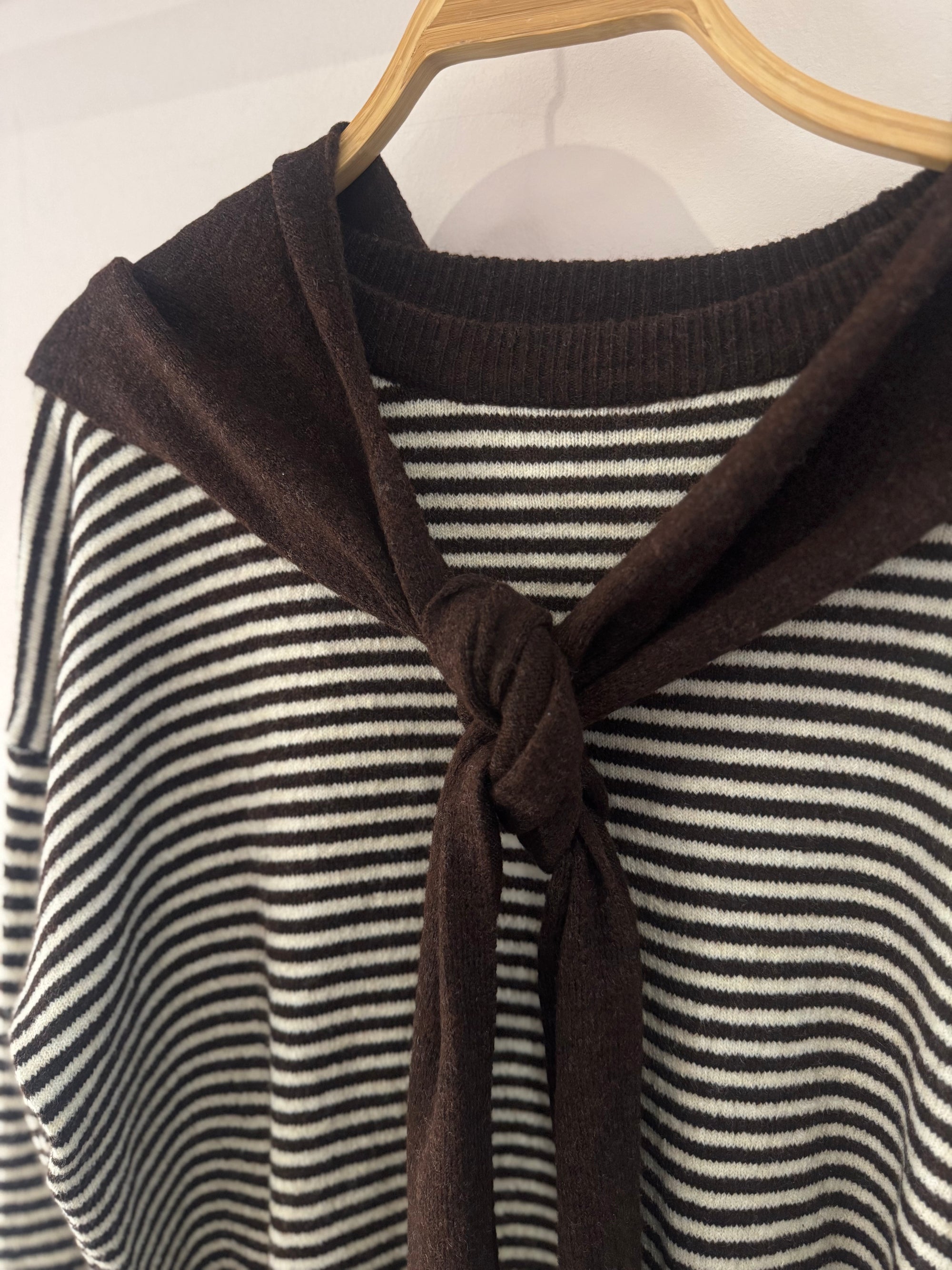 GOLDEN Trente Sweater with Removable Shawl Brown