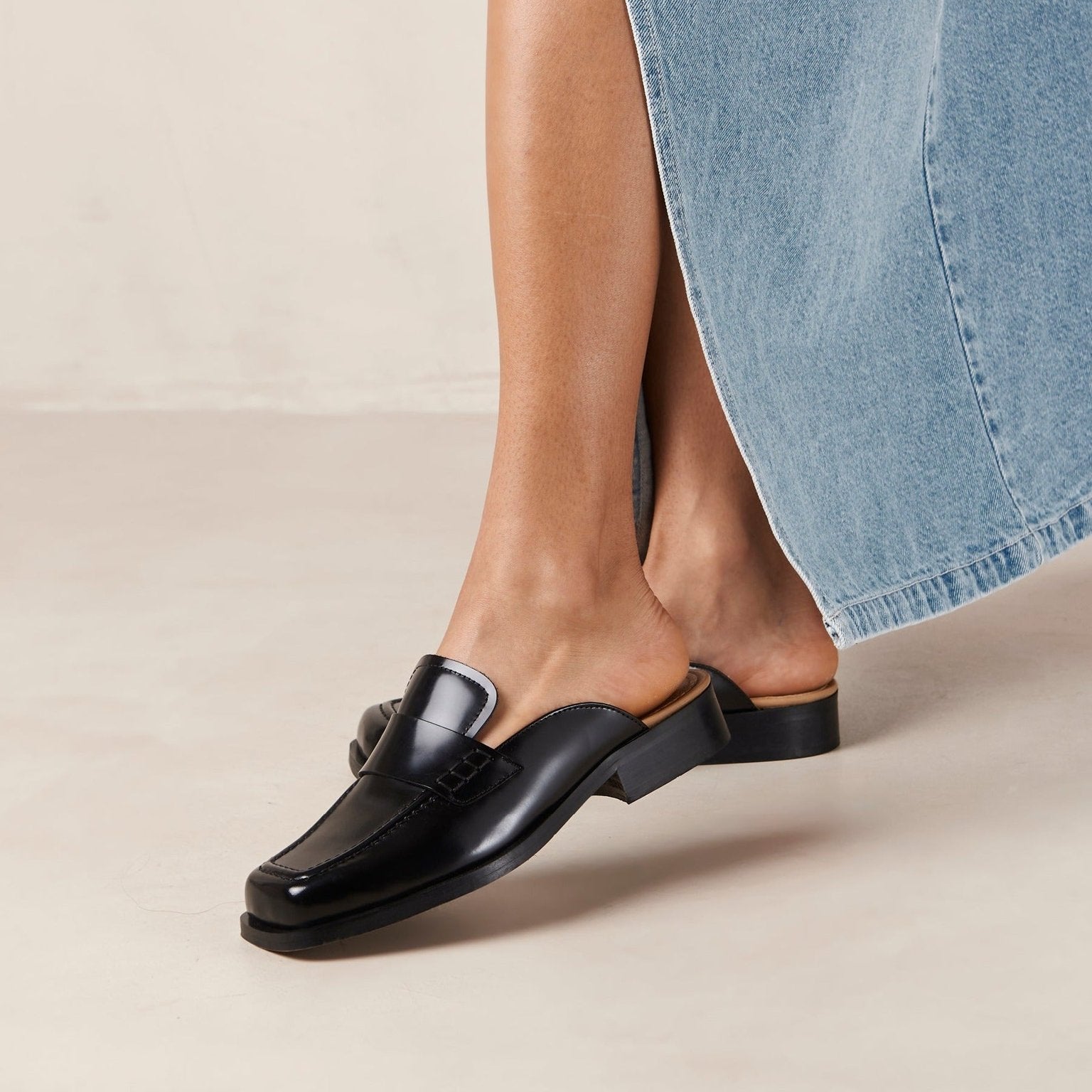 ALOHAS Alfred Black Leather Mules