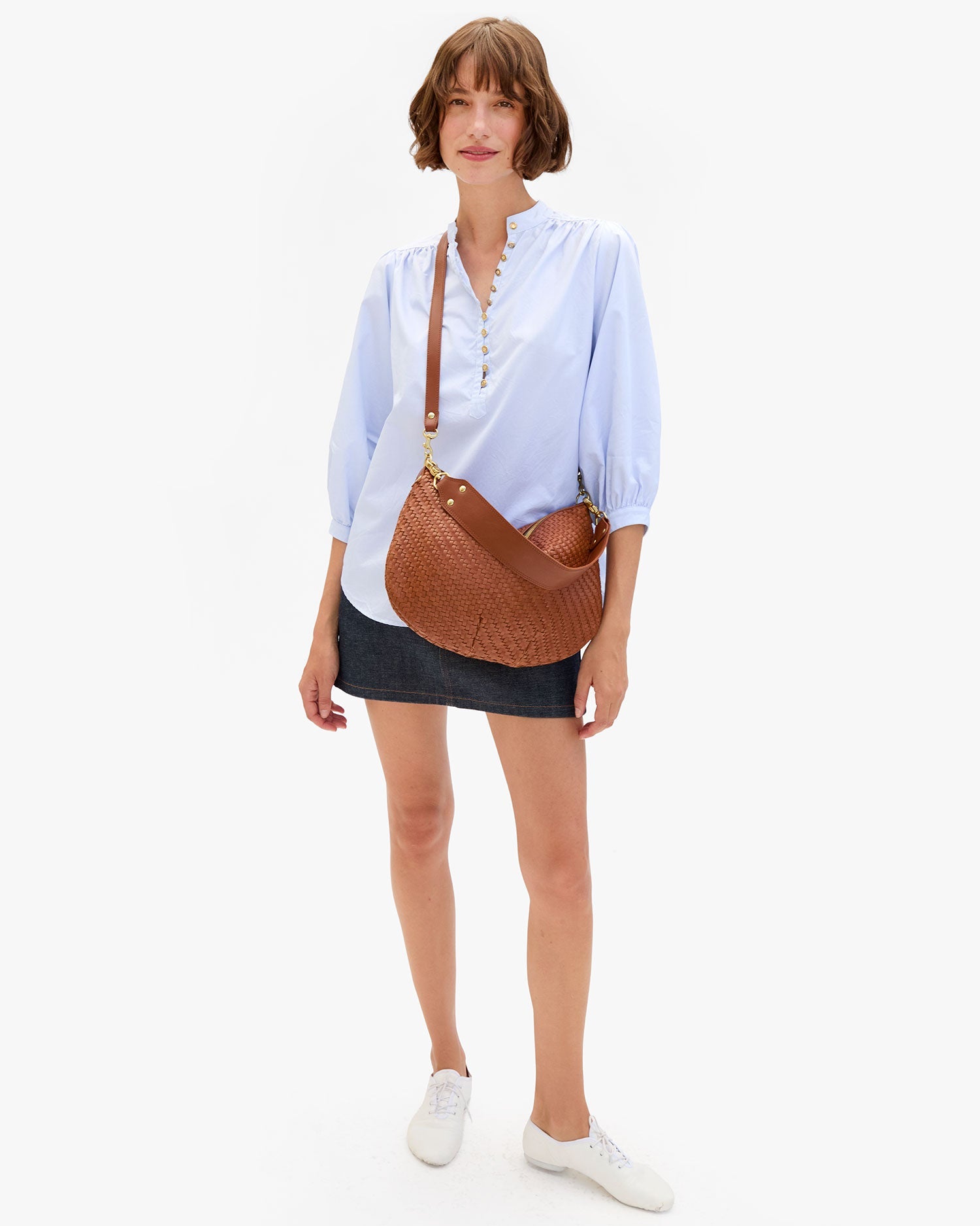Clare V. Moyen Messenger in Hazelnut