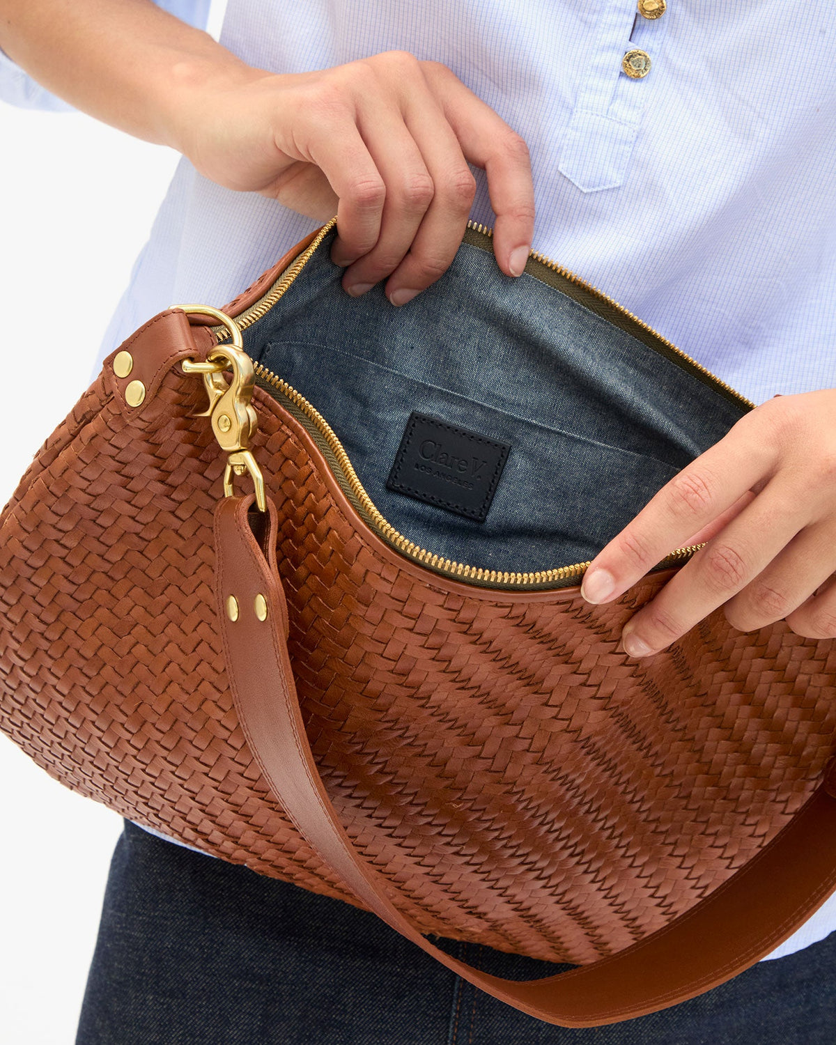 Clare V. Moyen Messenger in Hazelnut