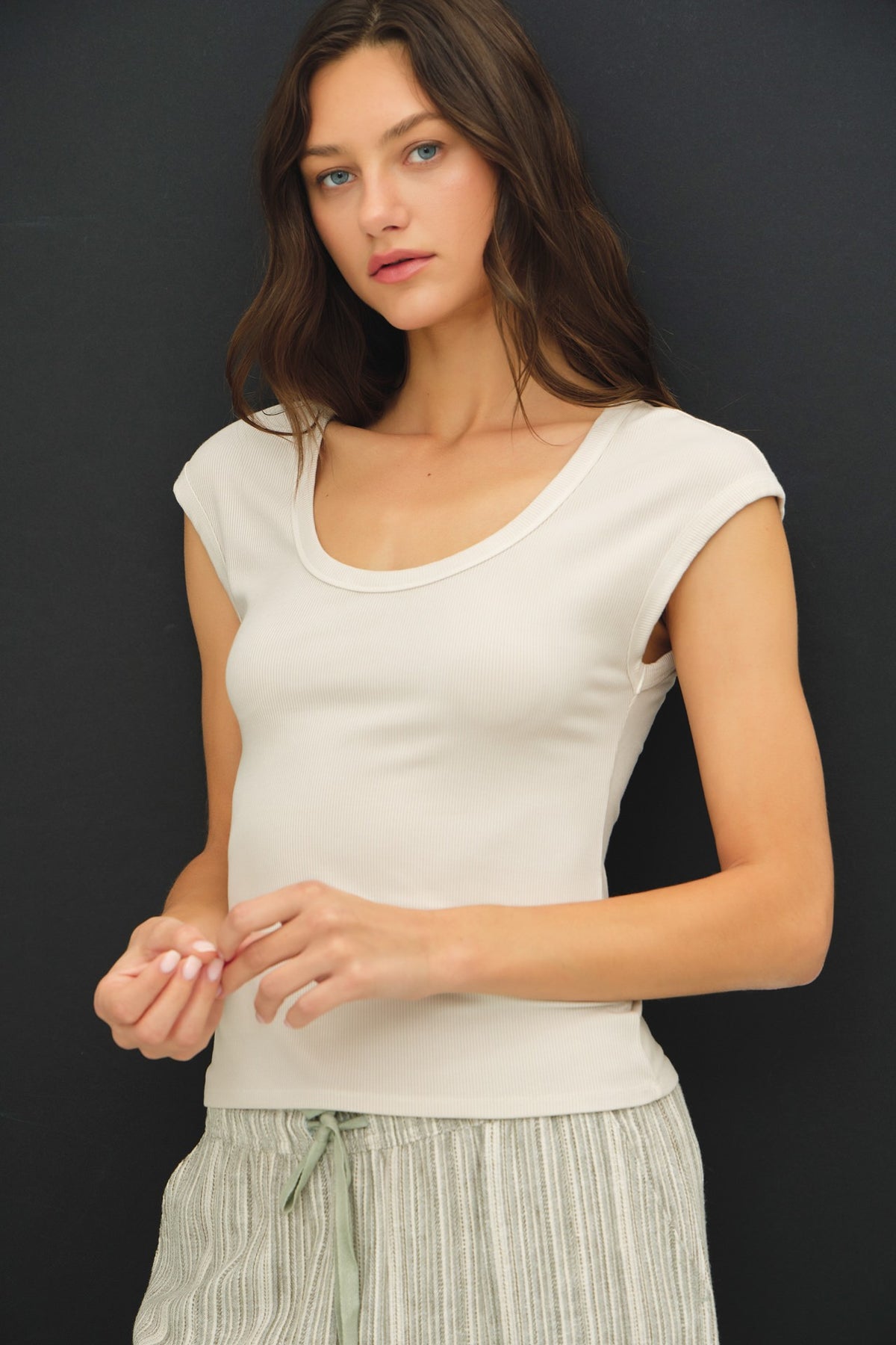 NYLAND Nicolette Scoop Neck Ribbed Tee Natural