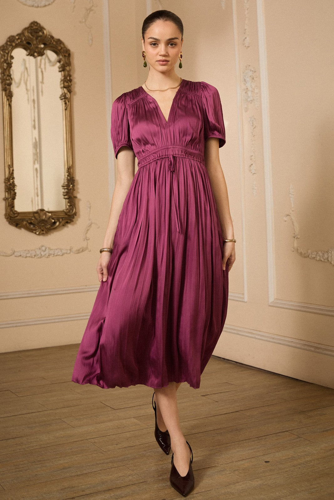 NYLAND Paityn Pleated V-neck Short Sleeve Midi Dress