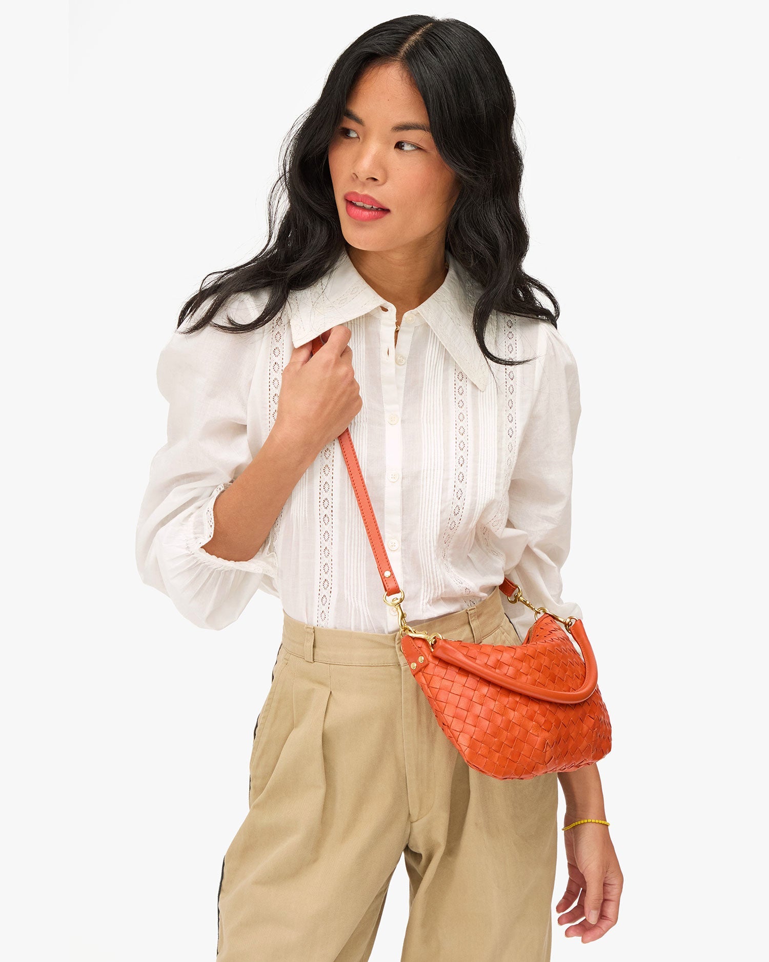 Clare V. Petit Moyen Messenger - Medium Woven Diagonal - Saltillo