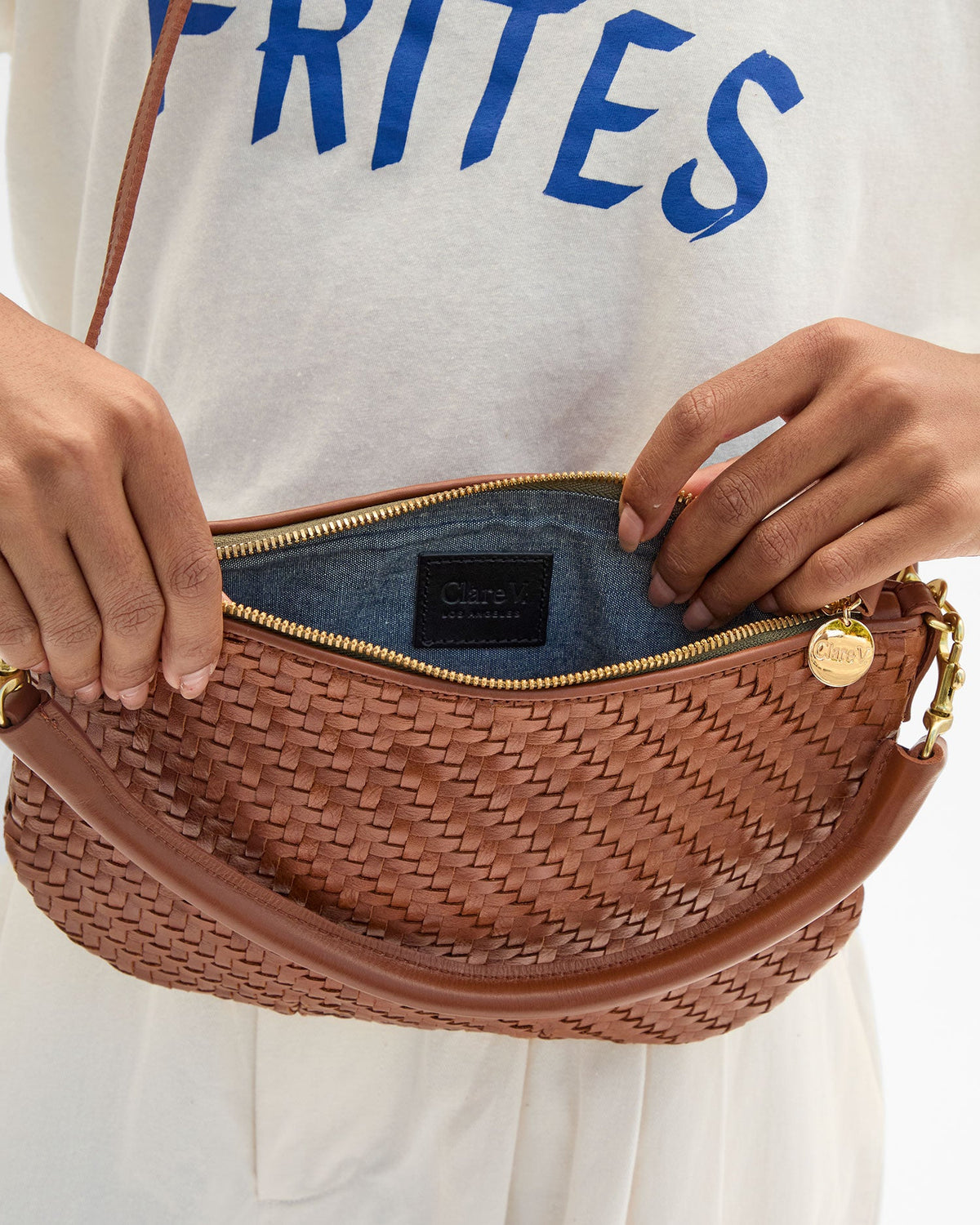 Clare V. Petit Moyen Messenger in Hazelnut