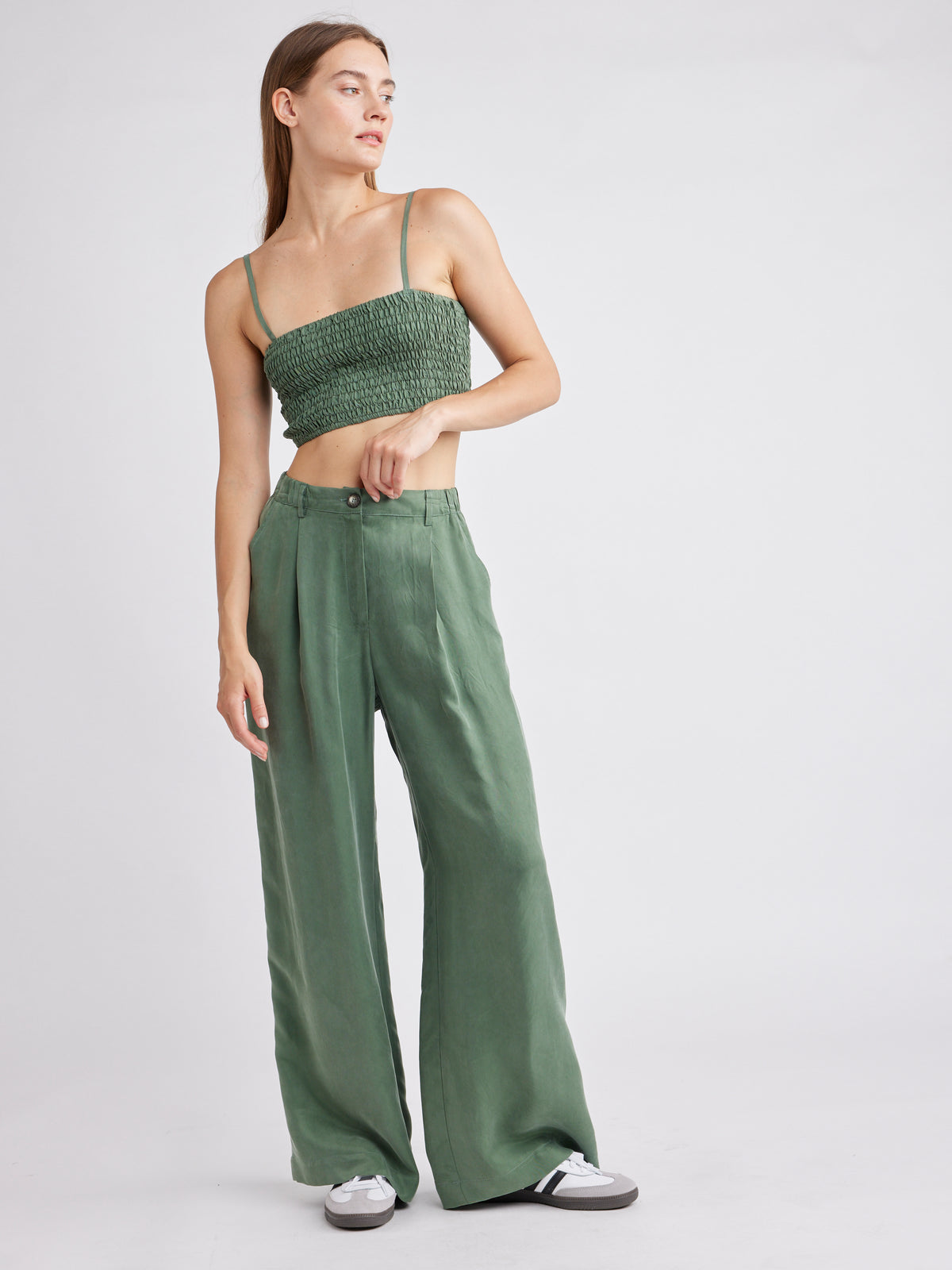 Self Contrast Nalini Crop Elastic Smocking Top Hunter Green