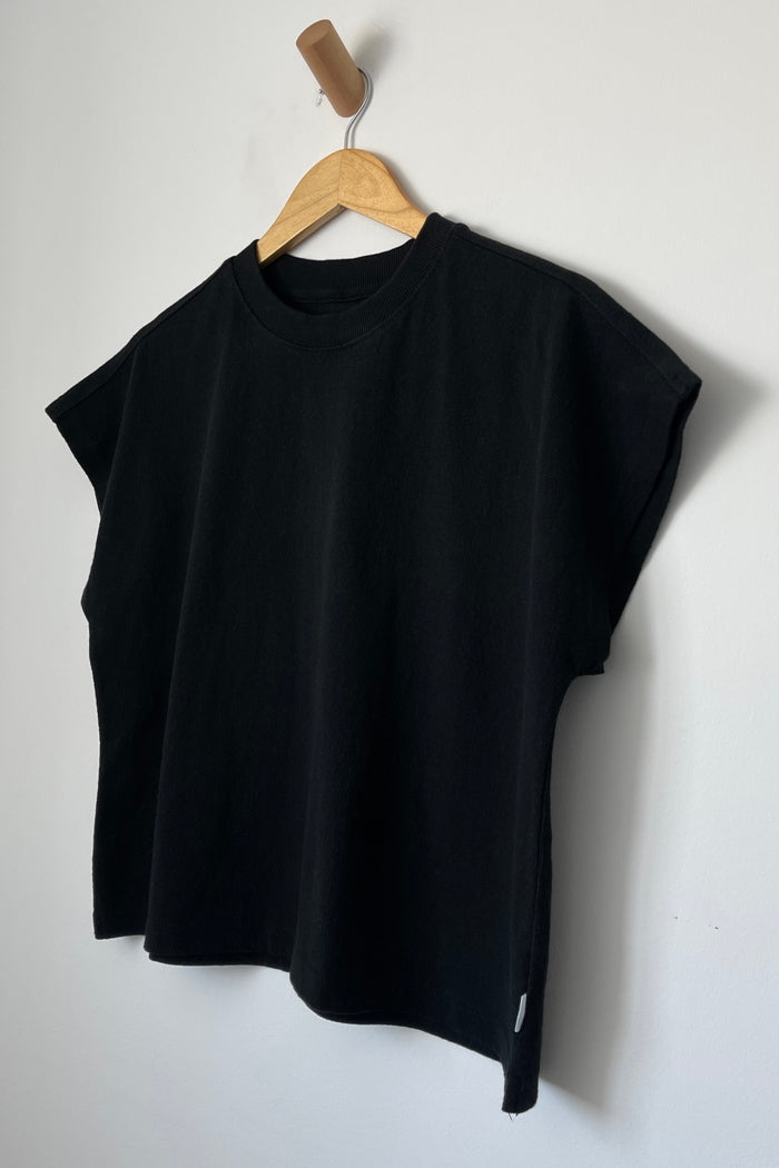 Le Bon Shoppe Jeanne Tee in Black