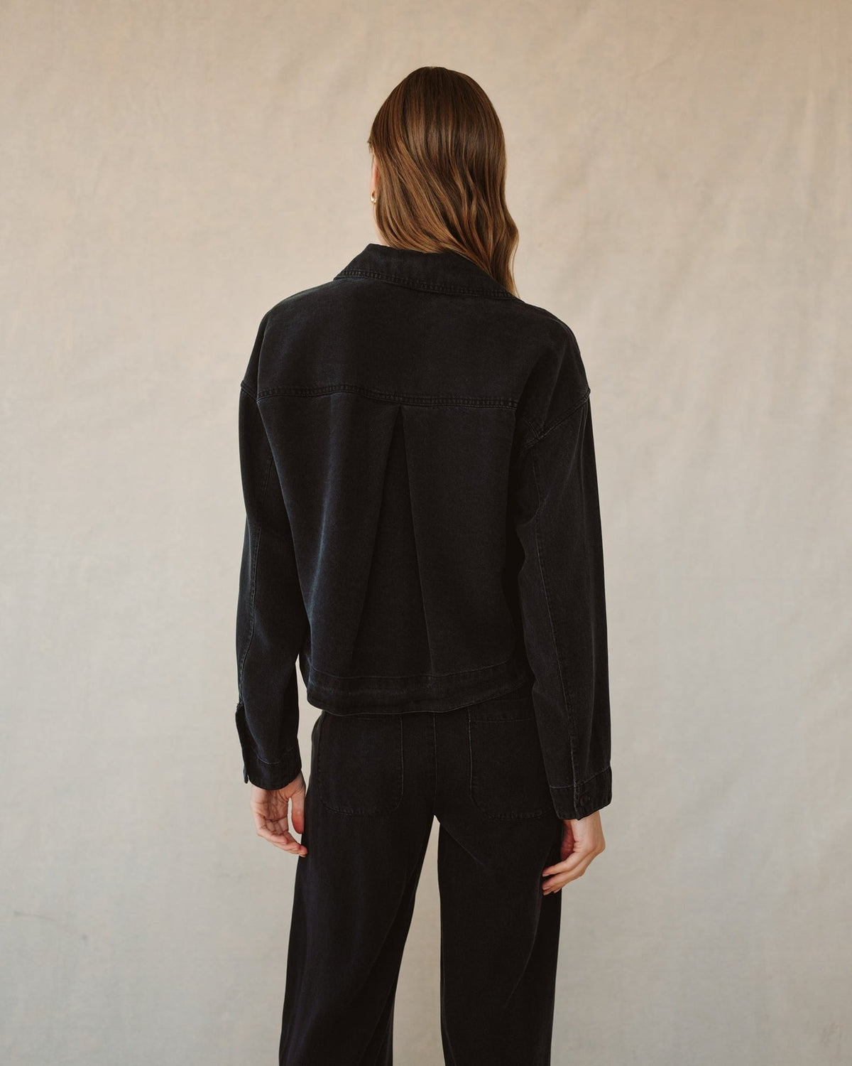 Bella Dahl Crop Pocket Button Down in Black