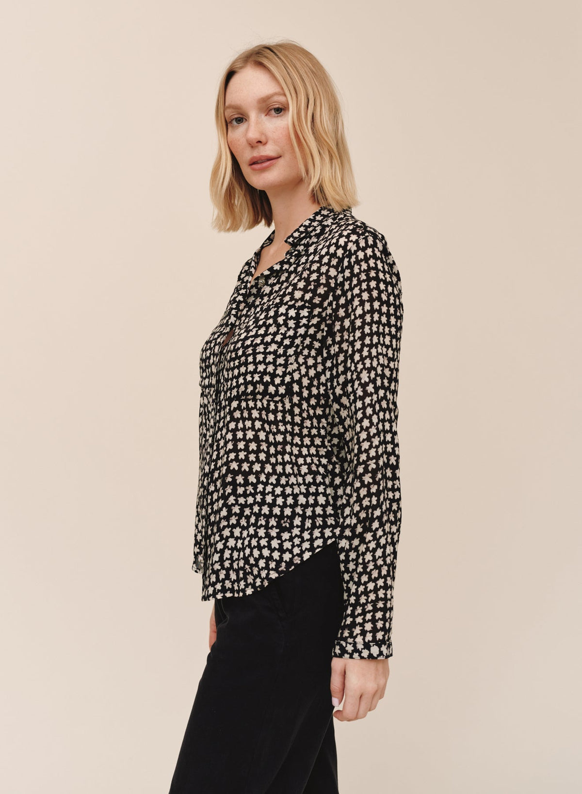 Bella Dahl Full Button Down Hipster Shirt in Sketched Stars Print