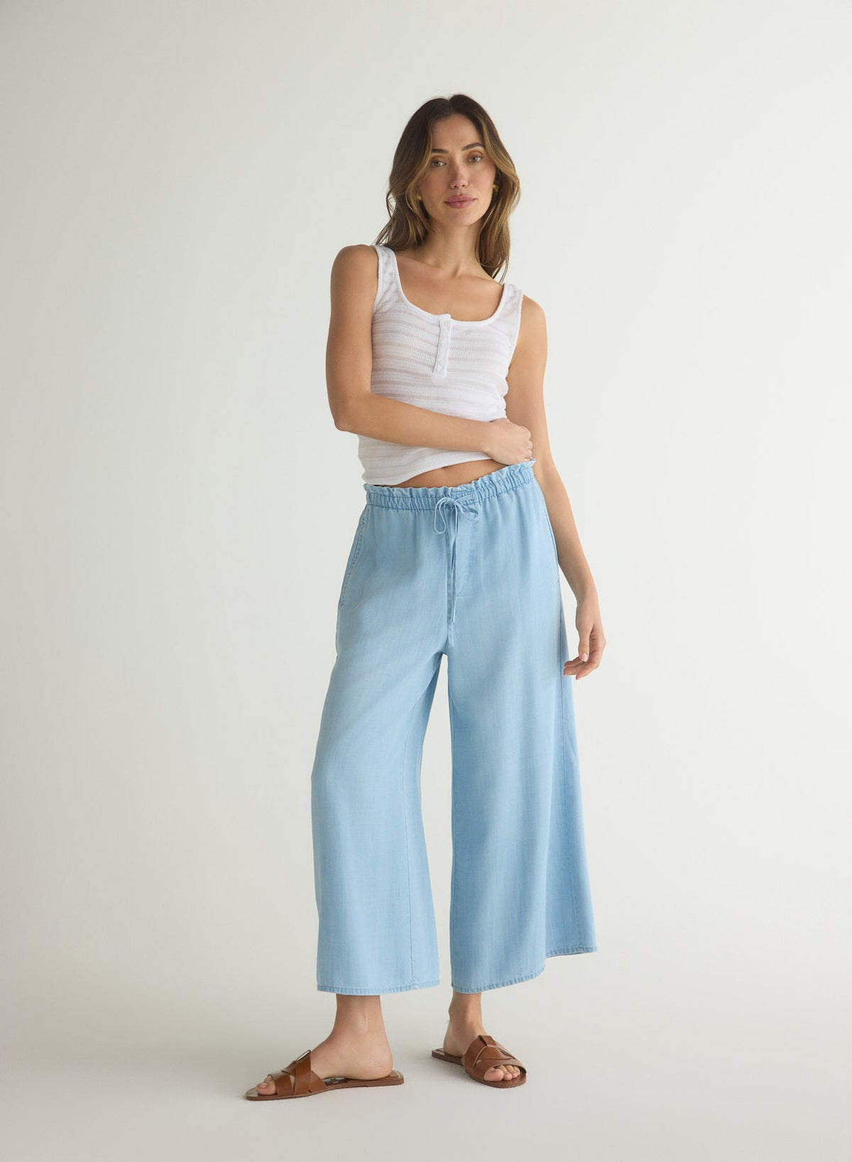 Bella Dahl Ruffle Waist Wide Leg Crop in Light Riviera Wash