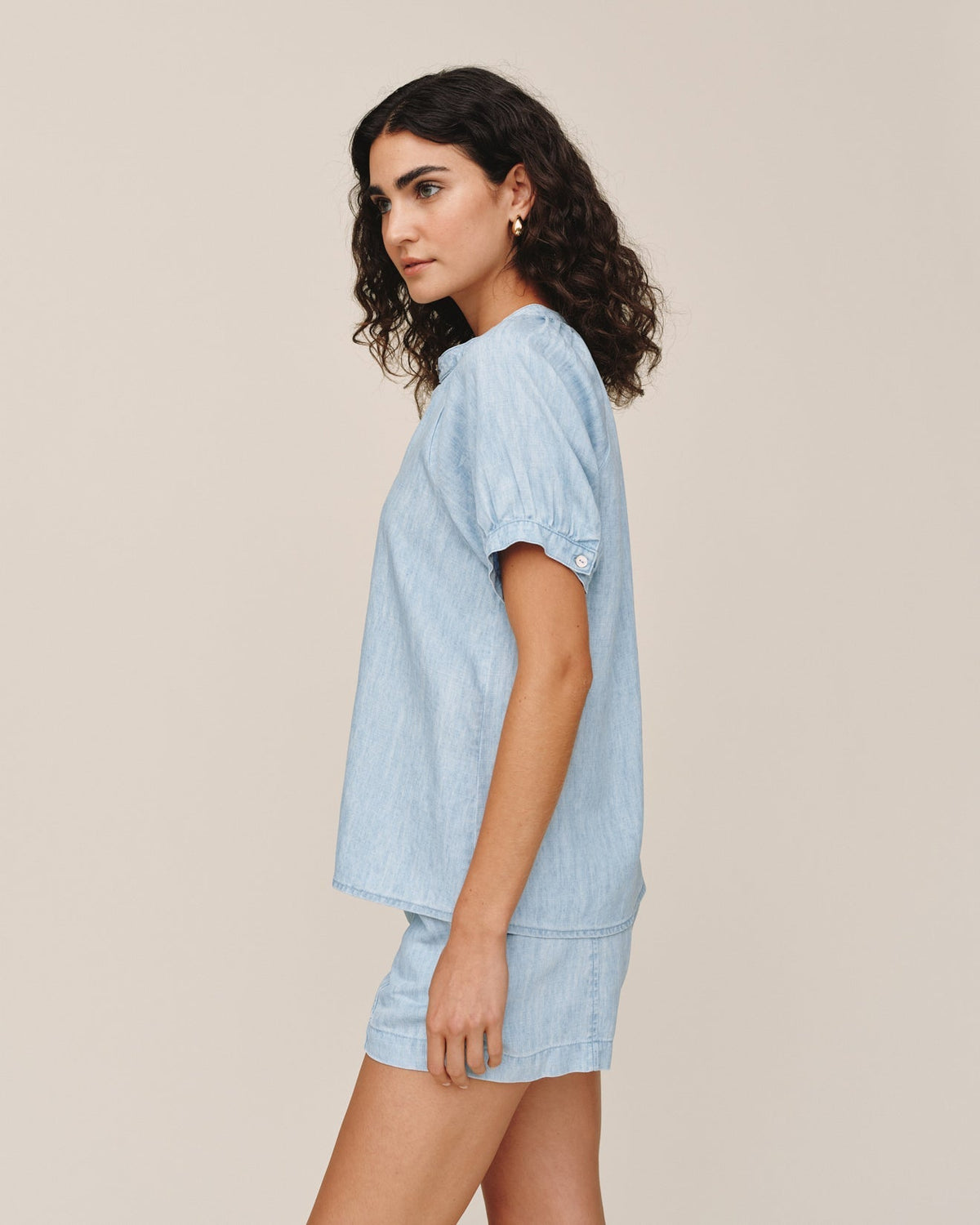 Bella Dahl Short Sleeve Raglan Shirt in Sun Bleached Wash